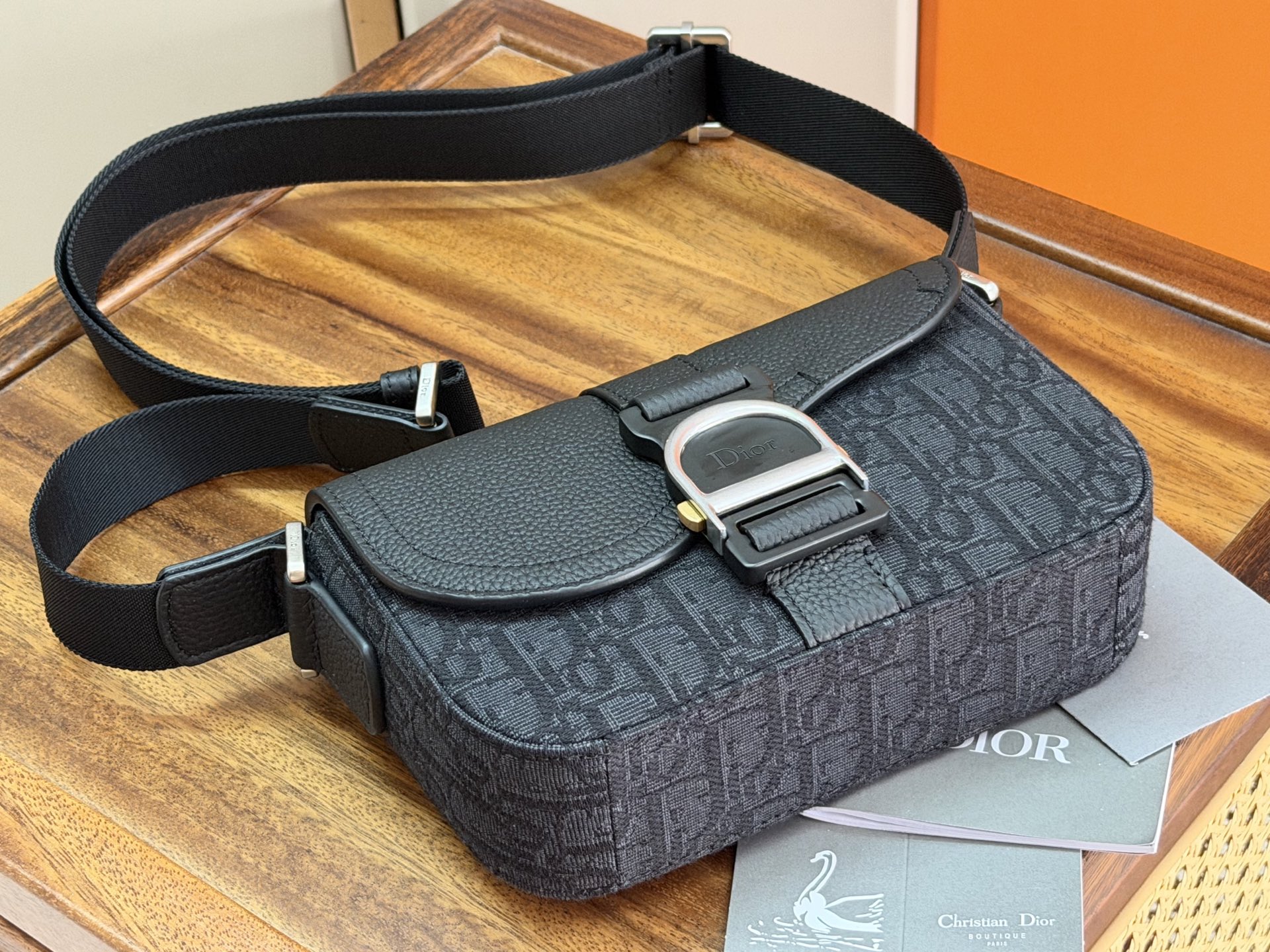 Dior 一比一 Saddle 馬鞍包 經典扣環設計黑色斜背包男款| 12 Dior 一比一 Saddle 馬鞍包 經典扣環設計黑色斜背包男款