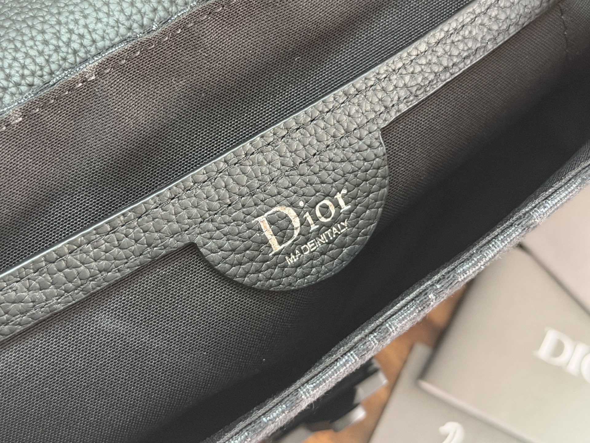 Dior 原單 Saddle 馬鞍包 全黑壓紋皮革迷你斜背包| 7 Dior 原單 Saddle 馬鞍包 全黑壓紋皮革迷你斜背包