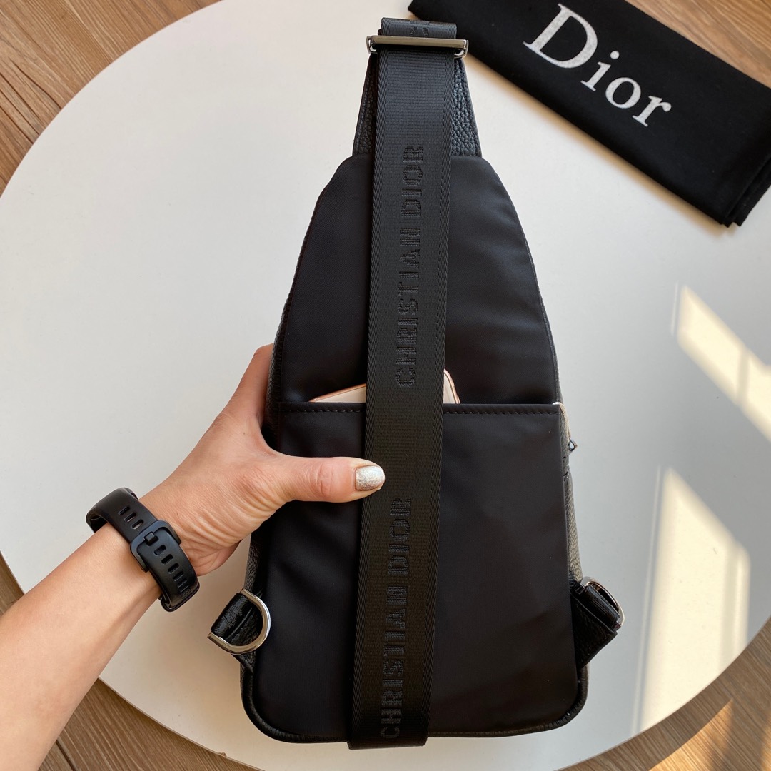 Dior復刻馬鞍包 酒紅色皮革單肩斜背包氣質百搭款| 12 Dior復刻馬鞍包 酒紅色皮革單肩斜背包氣質百搭款
