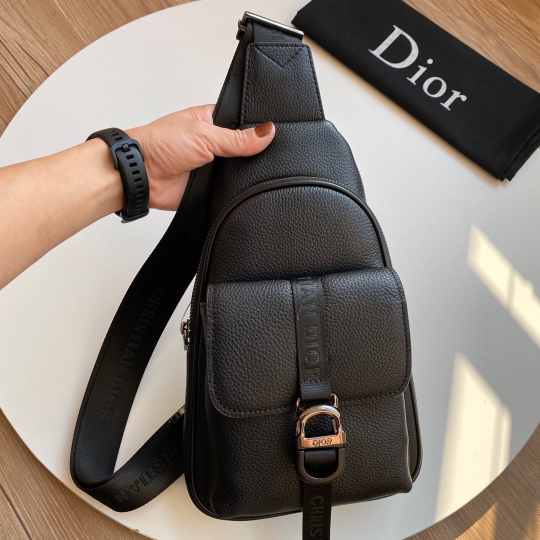 Dior復刻馬鞍包 酒紅色皮革單肩斜背包氣質百搭款| 10 Dior復刻馬鞍包 酒紅色皮革單肩斜背包氣質百搭款