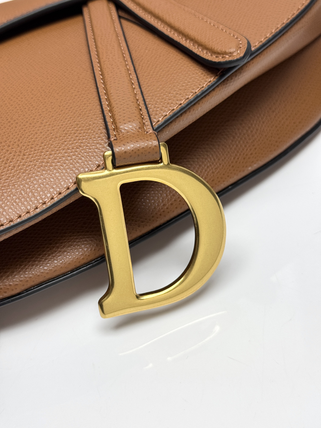 Dior 高仿馬鞍包 經典焦糖棕粒面皮革單肩斜背包氣質款| 10 Dior 高仿馬鞍包 經典焦糖棕粒面皮革單肩斜背包氣質款