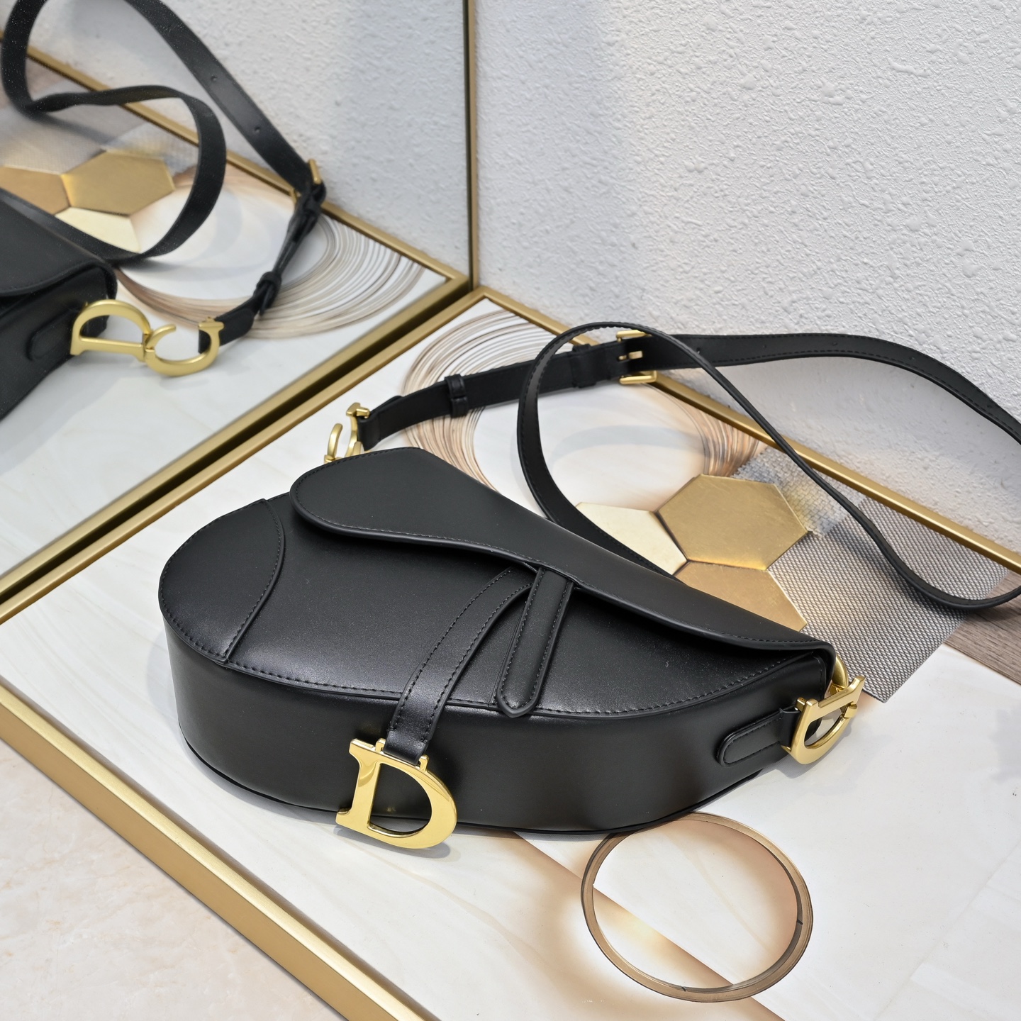 Dior 一比一馬鞍包 經典黑色光滑皮革單肩斜背包極簡高級款| 10 Dior 一比一馬鞍包 經典黑色光滑皮革單肩斜背包極簡高級款