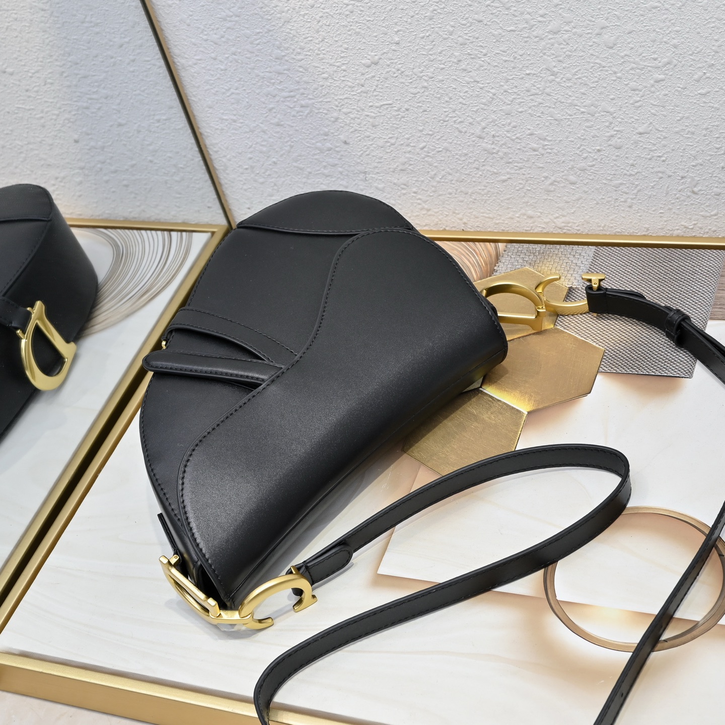 Dior 一比一馬鞍包 經典黑色光滑皮革單肩斜背包極簡高級款| 9 Dior 一比一馬鞍包 經典黑色光滑皮革單肩斜背包極簡高級款