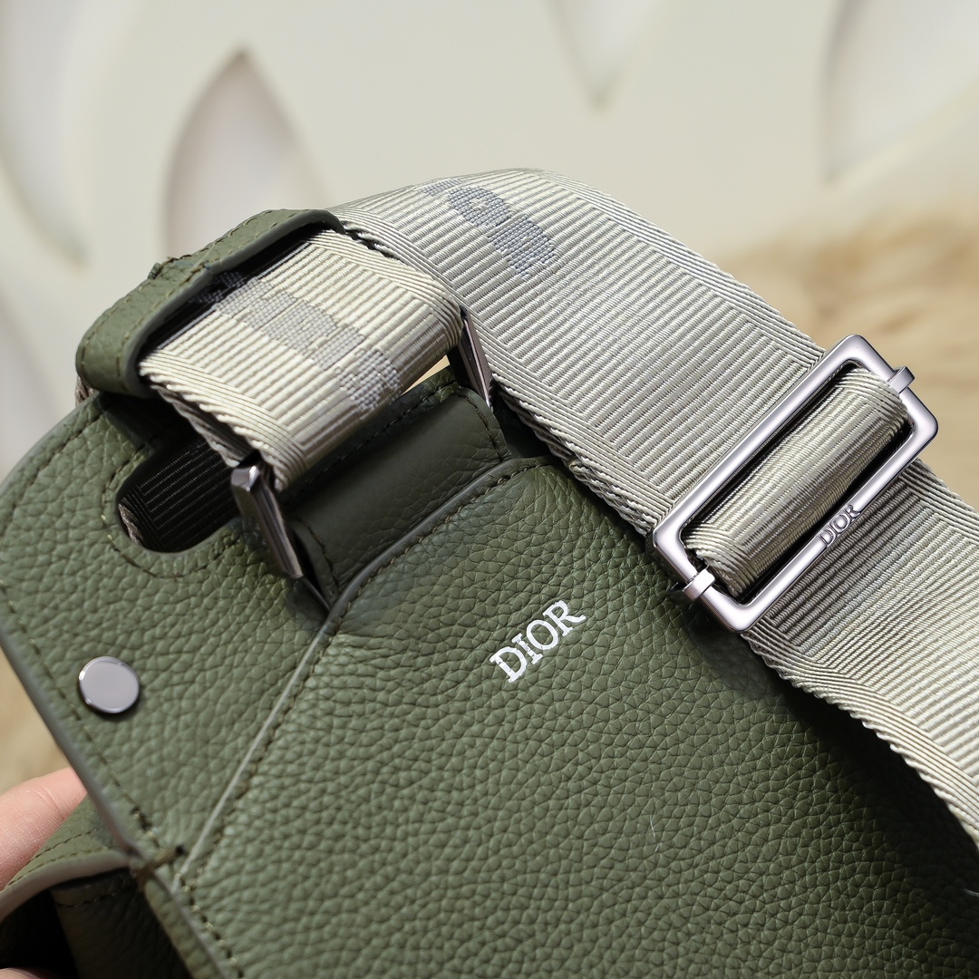 Dior 一比一 Safari軍綠斜背包經典翻蓋男士包款| 10 Dior 一比一 Safari軍綠斜背包經典翻蓋男士包款
