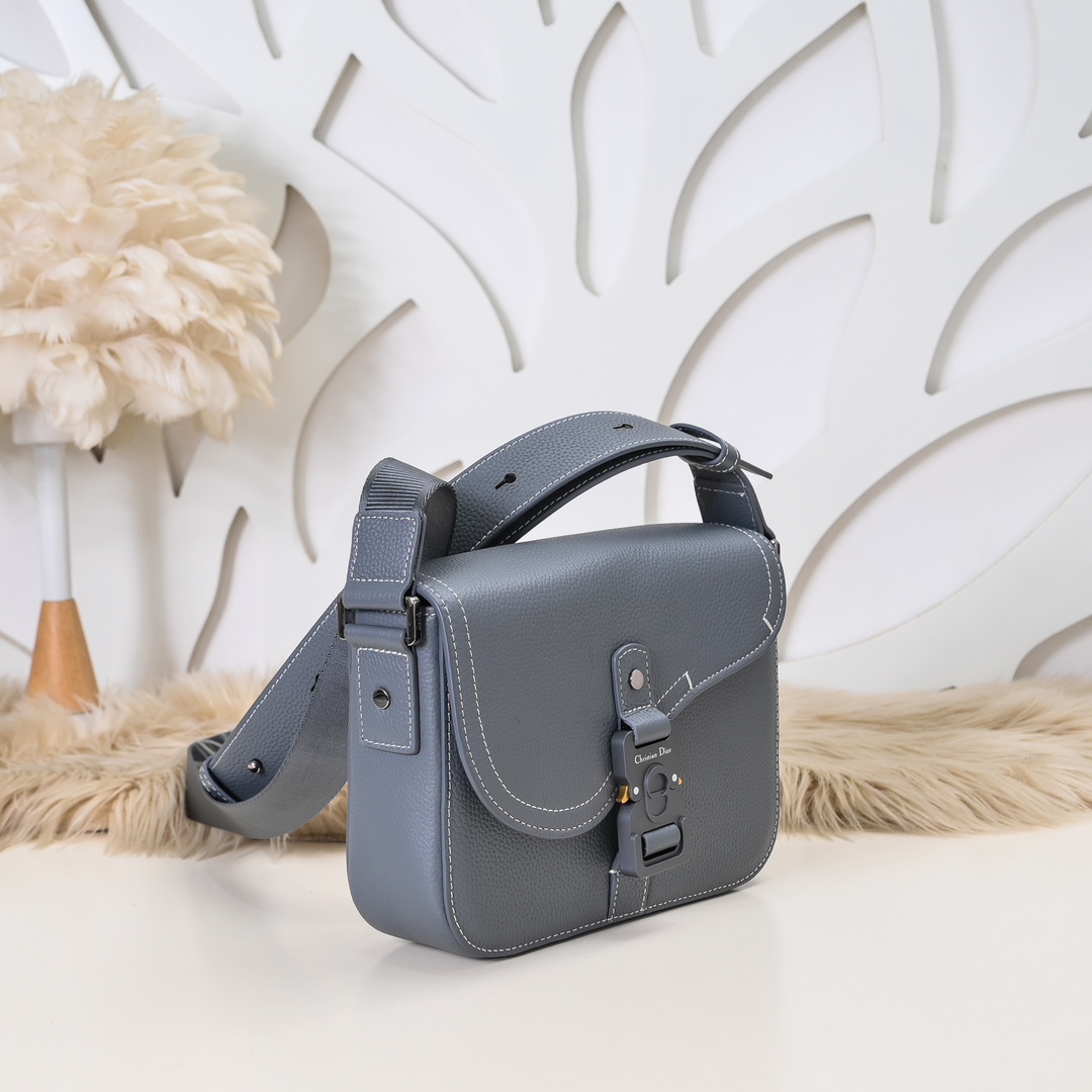 Dior 高仿 Safari灰藍粒面皮革斜背包精品男包| 14 Dior 高仿 Safari灰藍粒面皮革斜背包精品男包