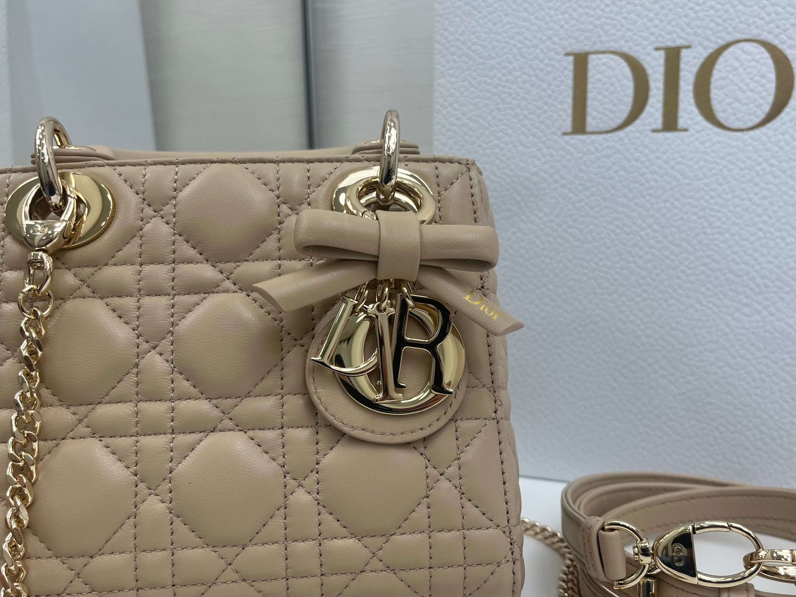 高仿Dior Lady Dior奶茶色藤格紋戴妃包女士手提斜挎包| 19 高仿Dior Lady Dior奶茶色藤格紋戴妃包女士手提斜挎包