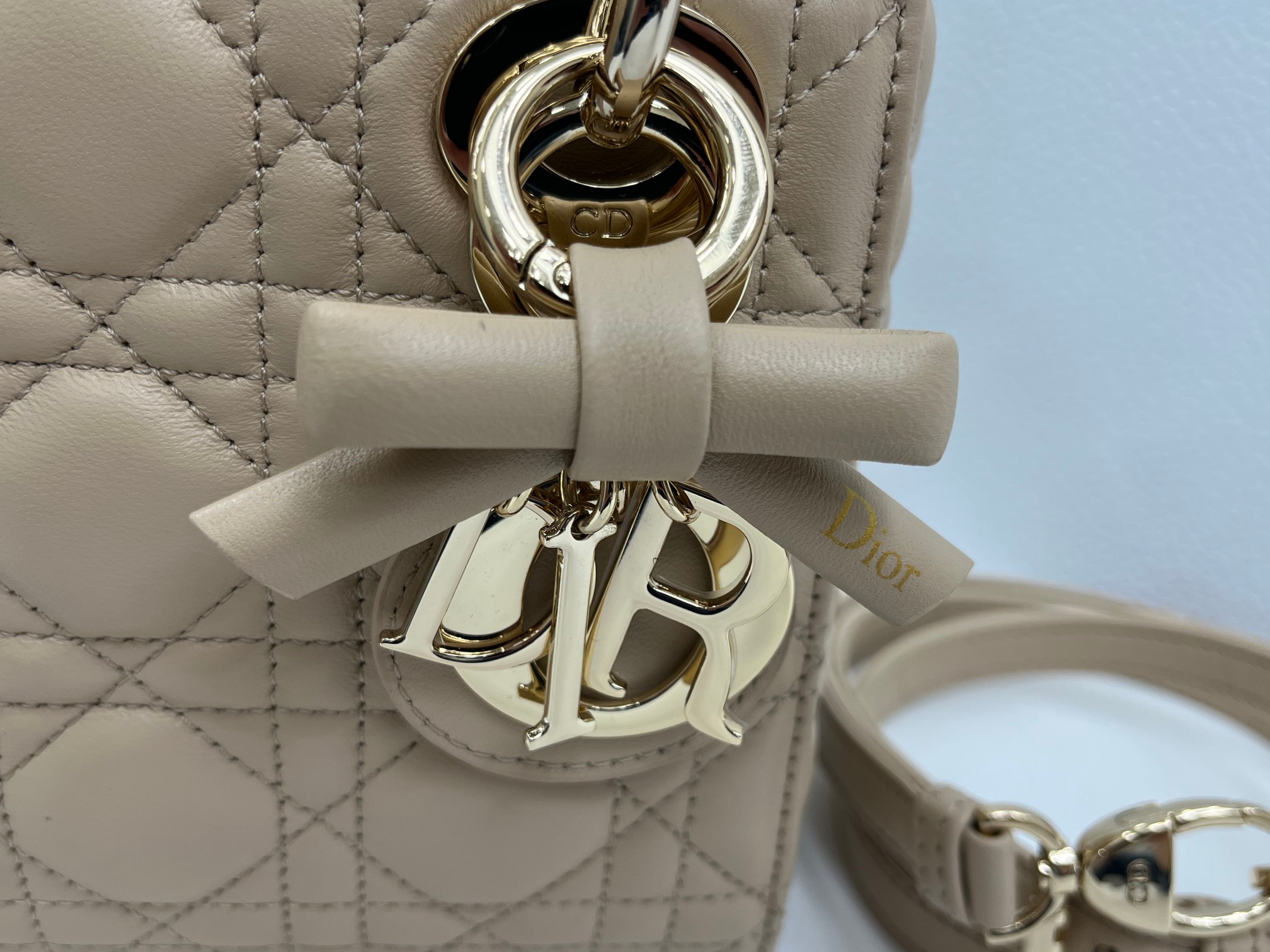 高仿Dior Lady Dior奶茶色藤格紋戴妃包女士手提斜挎包| 18 高仿Dior Lady Dior奶茶色藤格紋戴妃包女士手提斜挎包