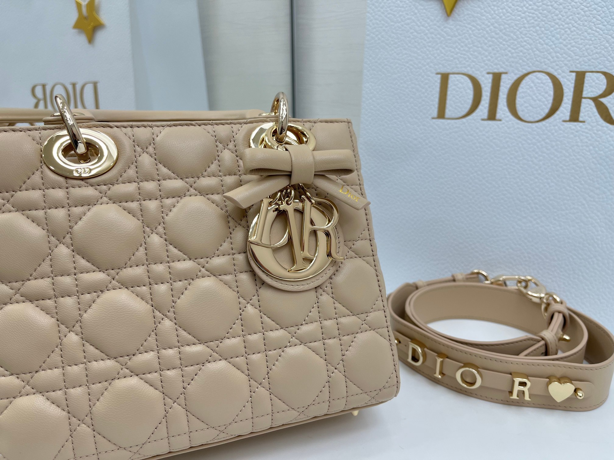 高仿Dior Lady Dior奶茶色藤格紋戴妃包女士手提斜挎包| 14 高仿Dior Lady Dior奶茶色藤格紋戴妃包女士手提斜挎包