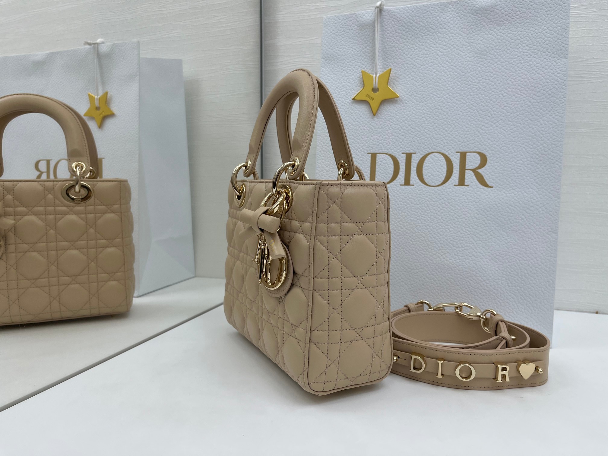 高仿Dior Lady Dior奶茶色藤格紋戴妃包女士手提斜挎包| 12 高仿Dior Lady Dior奶茶色藤格紋戴妃包女士手提斜挎包