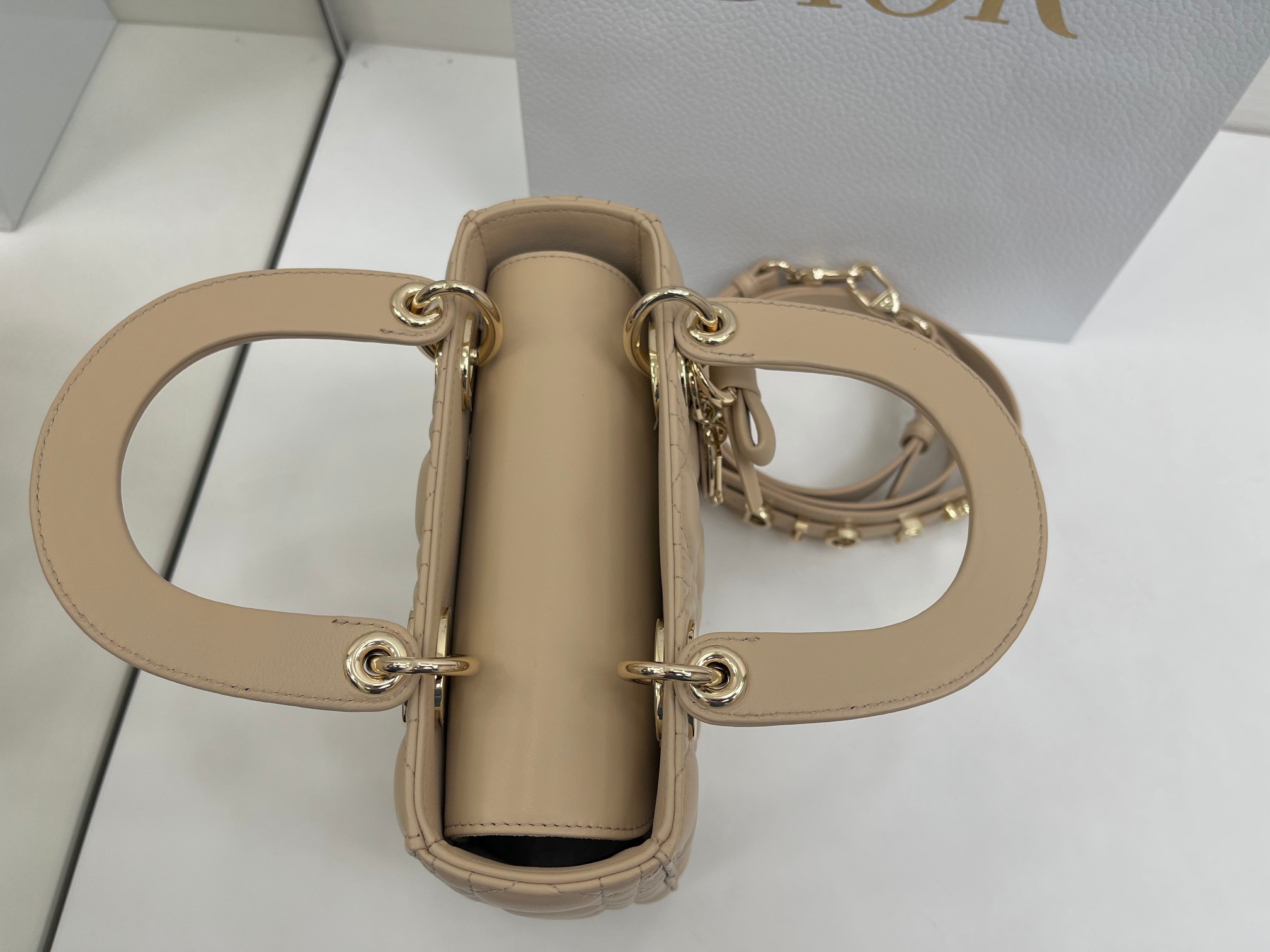 高仿Dior Lady Dior奶茶色藤格紋戴妃包女士手提斜挎包| 10 高仿Dior Lady Dior奶茶色藤格紋戴妃包女士手提斜挎包