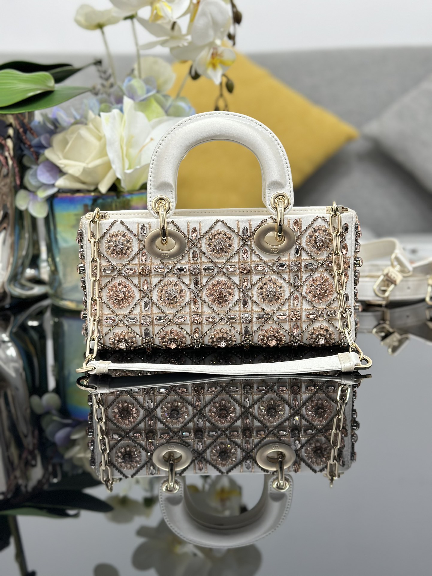 A貨Dior Lady Dior白色水晶刺繡戴妃包高級手提包| 13 A貨Dior Lady Dior白色水晶刺繡戴妃包高級手提包