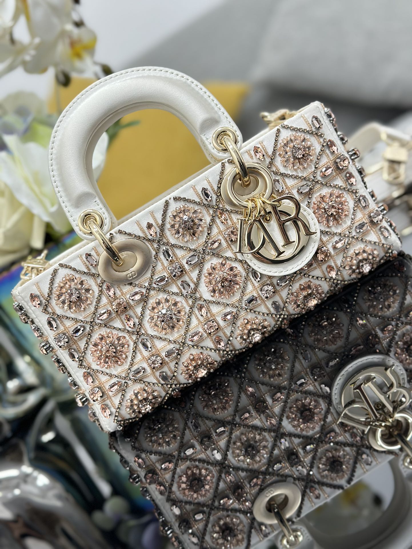 A貨Dior Lady Dior白色水晶刺繡戴妃包高級手提包| 12 A貨Dior Lady Dior白色水晶刺繡戴妃包高級手提包