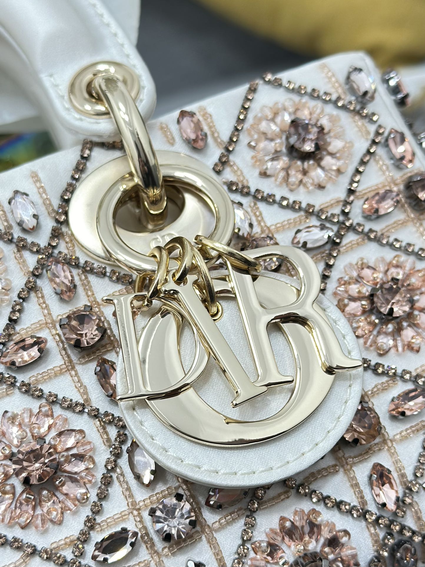 A貨Dior Lady Dior白色水晶刺繡戴妃包高級手提包| 11 A貨Dior Lady Dior白色水晶刺繡戴妃包高級手提包