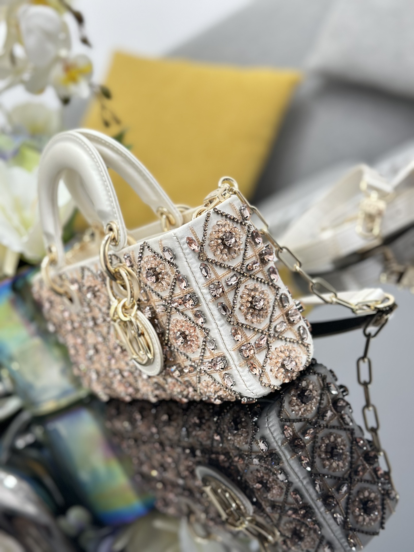 A貨Dior Lady Dior白色水晶刺繡戴妃包高級手提包| 10 A貨Dior Lady Dior白色水晶刺繡戴妃包高級手提包