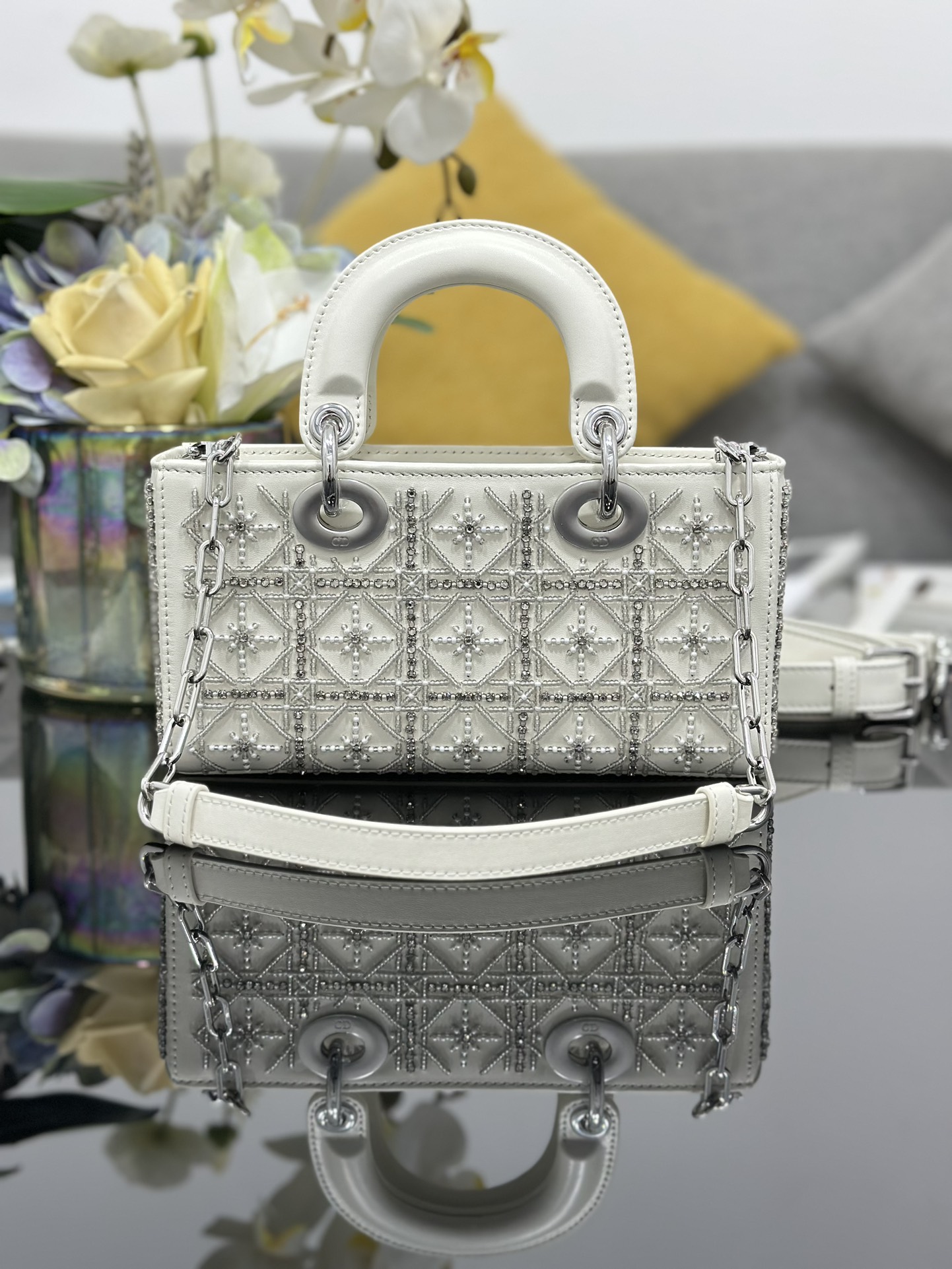 高仿Dior Lady Dior銀白刺繡戴妃包迷你鏈條女包| 14 高仿Dior Lady Dior銀白刺繡戴妃包迷你鏈條女包