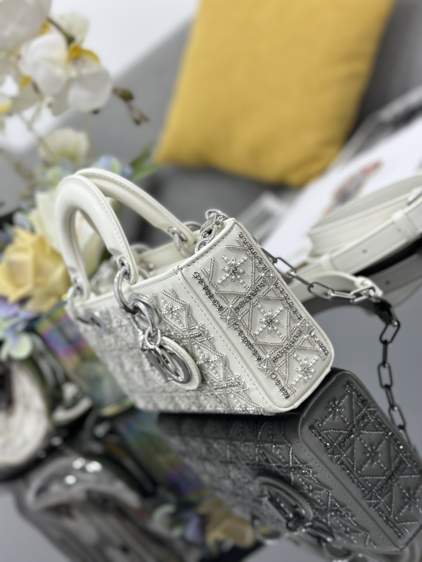 高仿Dior Lady Dior銀白刺繡戴妃包迷你鏈條女包| 13 高仿Dior Lady Dior銀白刺繡戴妃包迷你鏈條女包