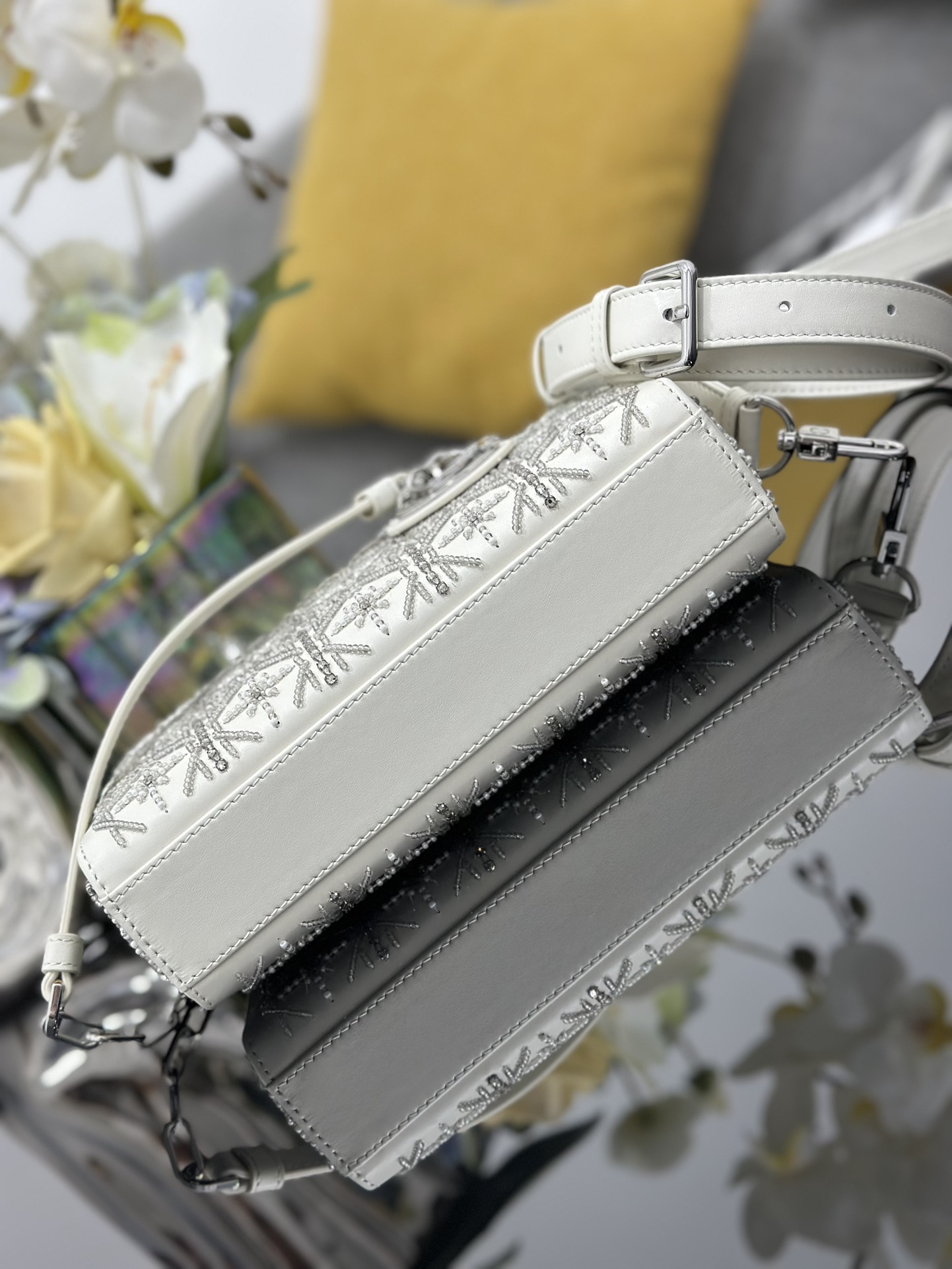 高仿Dior Lady Dior銀白刺繡戴妃包迷你鏈條女包| 12 高仿Dior Lady Dior銀白刺繡戴妃包迷你鏈條女包