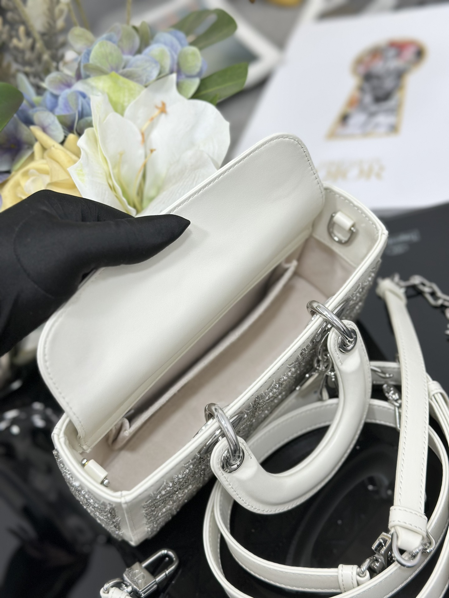 高仿Dior Lady Dior銀白刺繡戴妃包迷你鏈條女包| 8 高仿Dior Lady Dior銀白刺繡戴妃包迷你鏈條女包
