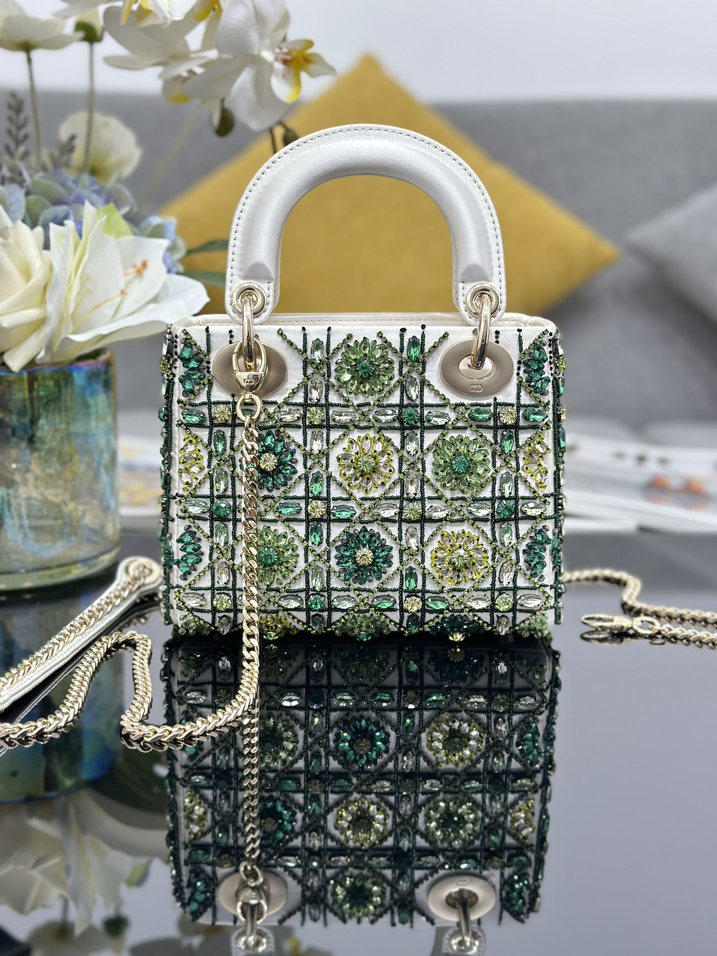 高仿Dior Lady Dior綠色寶石刺繡迷你戴妃包鏈條女包| 14 高仿Dior Lady Dior綠色寶石刺繡迷你戴妃包鏈條女包