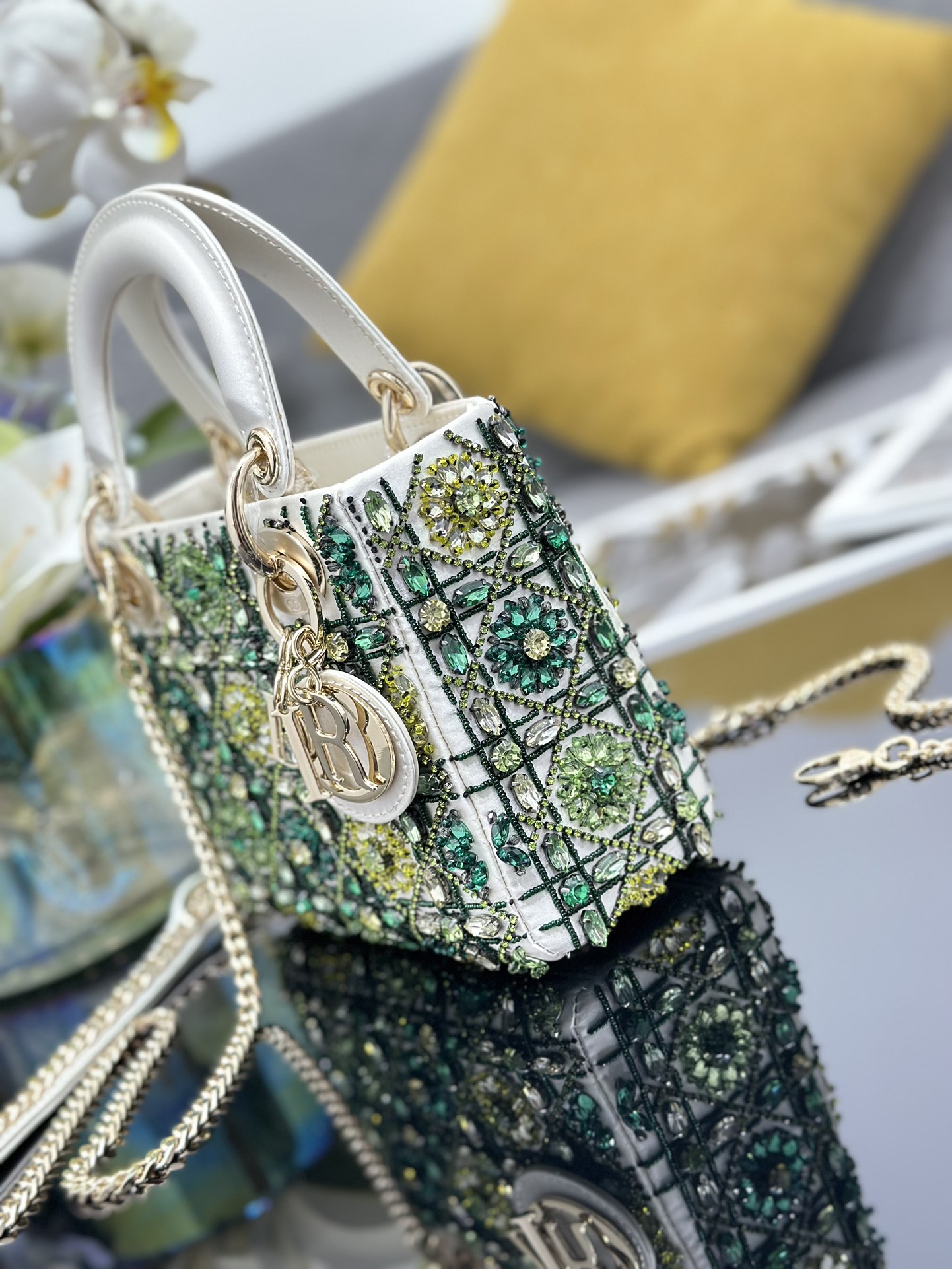 高仿Dior Lady Dior綠色寶石刺繡迷你戴妃包鏈條女包| 13 高仿Dior Lady Dior綠色寶石刺繡迷你戴妃包鏈條女包