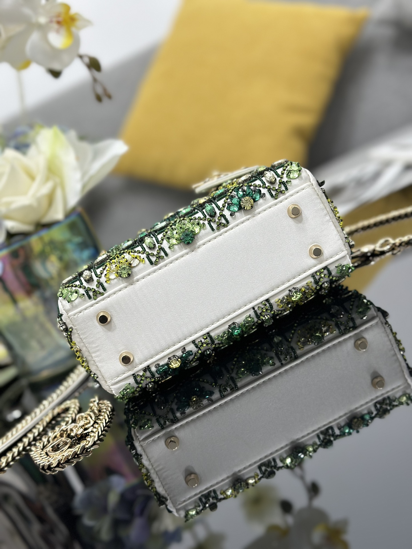 高仿Dior Lady Dior綠色寶石刺繡迷你戴妃包鏈條女包| 12 高仿Dior Lady Dior綠色寶石刺繡迷你戴妃包鏈條女包
