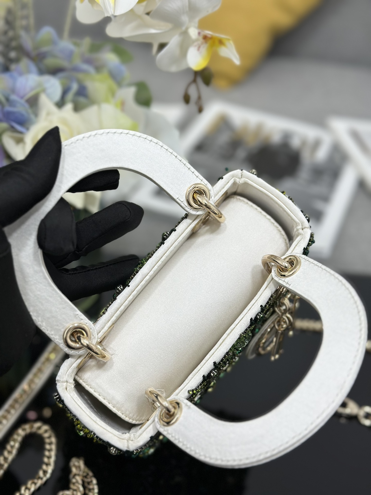 高仿Dior Lady Dior綠色寶石刺繡迷你戴妃包鏈條女包| 9 高仿Dior Lady Dior綠色寶石刺繡迷你戴妃包鏈條女包