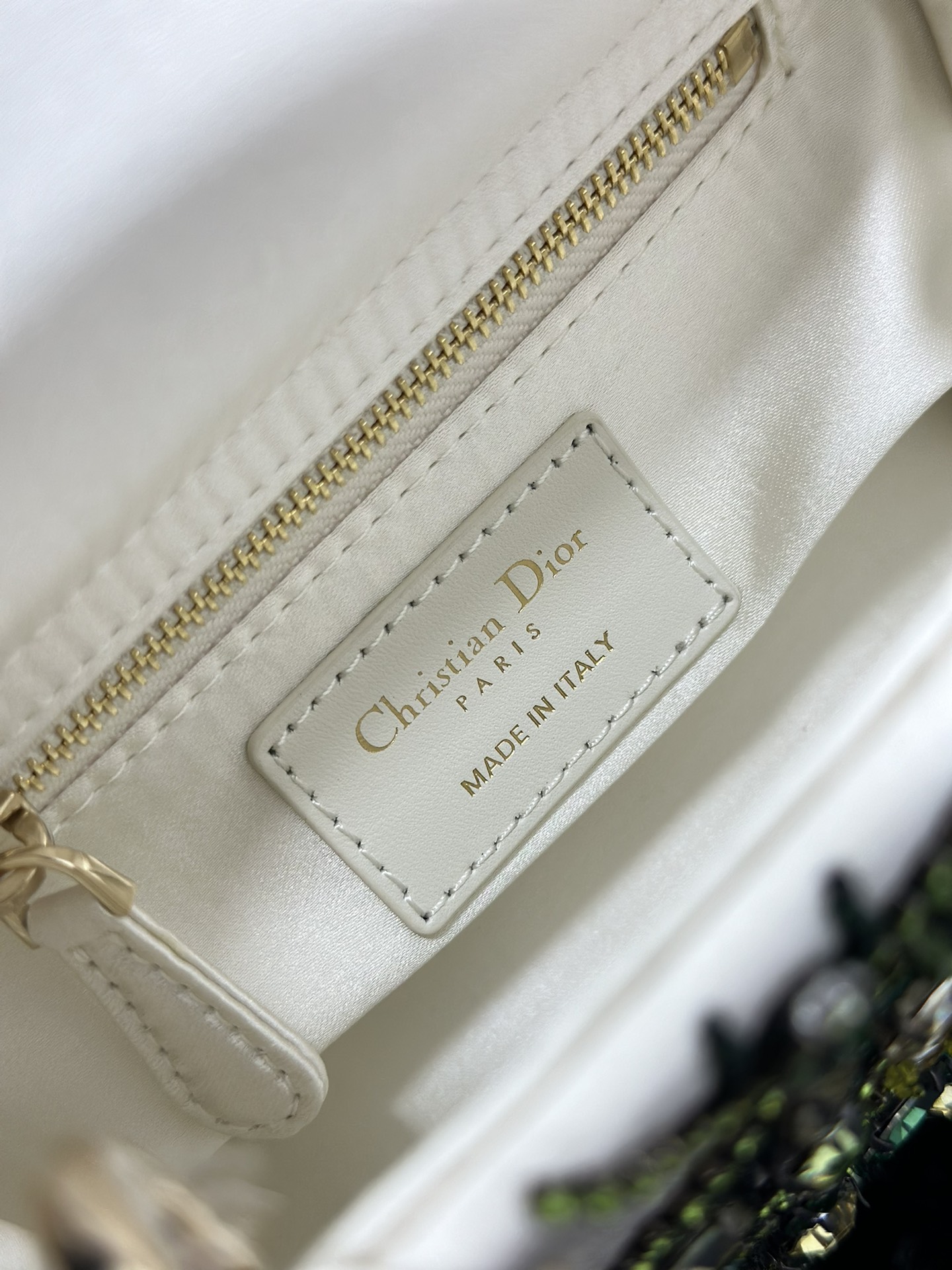 高仿Dior Lady Dior綠色寶石刺繡迷你戴妃包鏈條女包| 7 高仿Dior Lady Dior綠色寶石刺繡迷你戴妃包鏈條女包