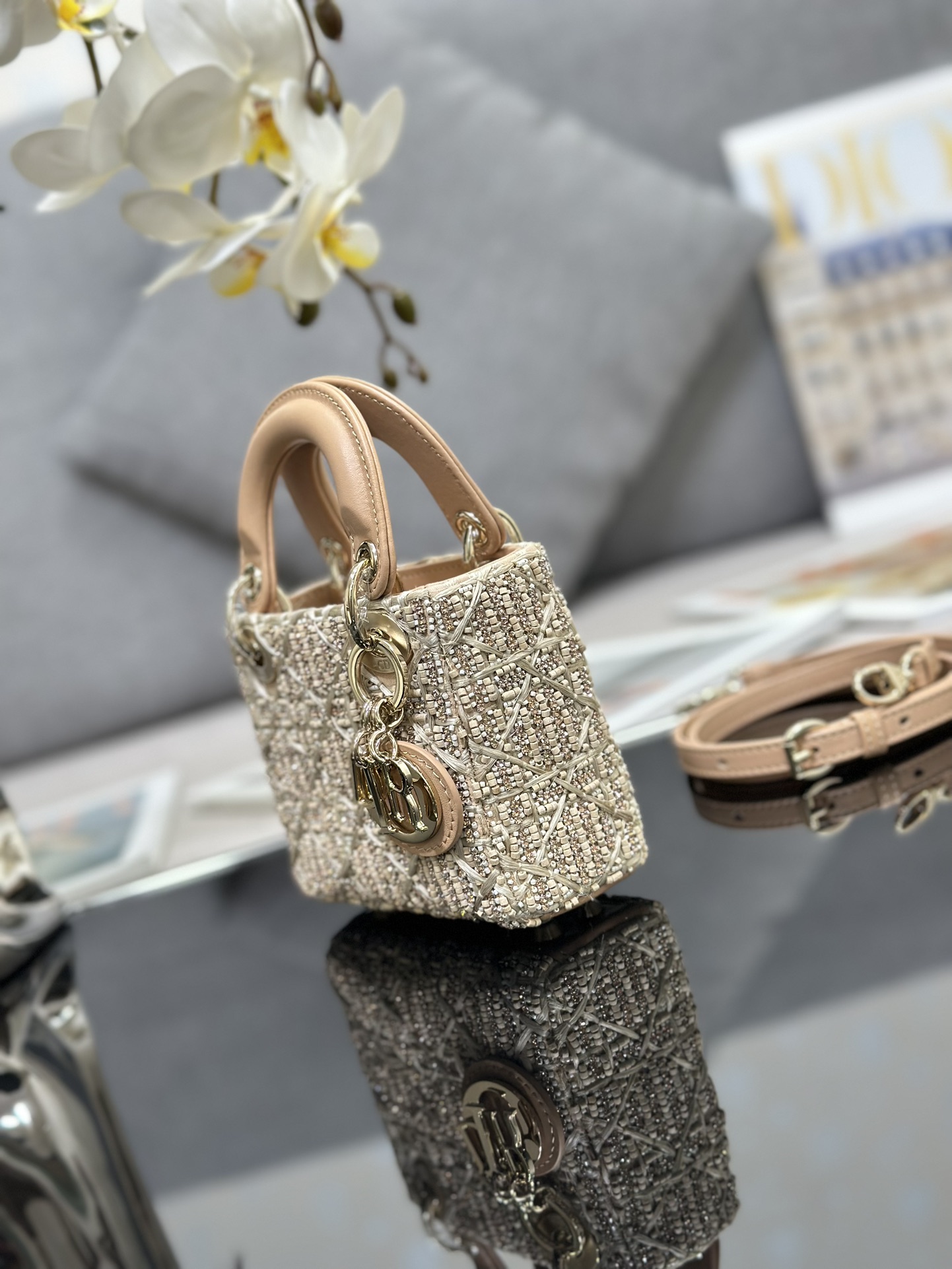 高仿Dior Lady Dior編織迷你包 杏色氣質手提斜背包| 13 高仿Dior Lady Dior編織迷你包 杏色氣質手提斜背包