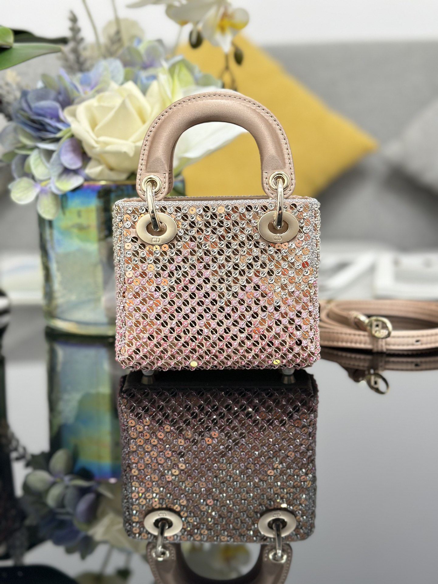 高仿Dior Lady Dior亮片迷你包 粉金色時尚手提包| 11 高仿Dior Lady Dior亮片迷你包 粉金色時尚手提包