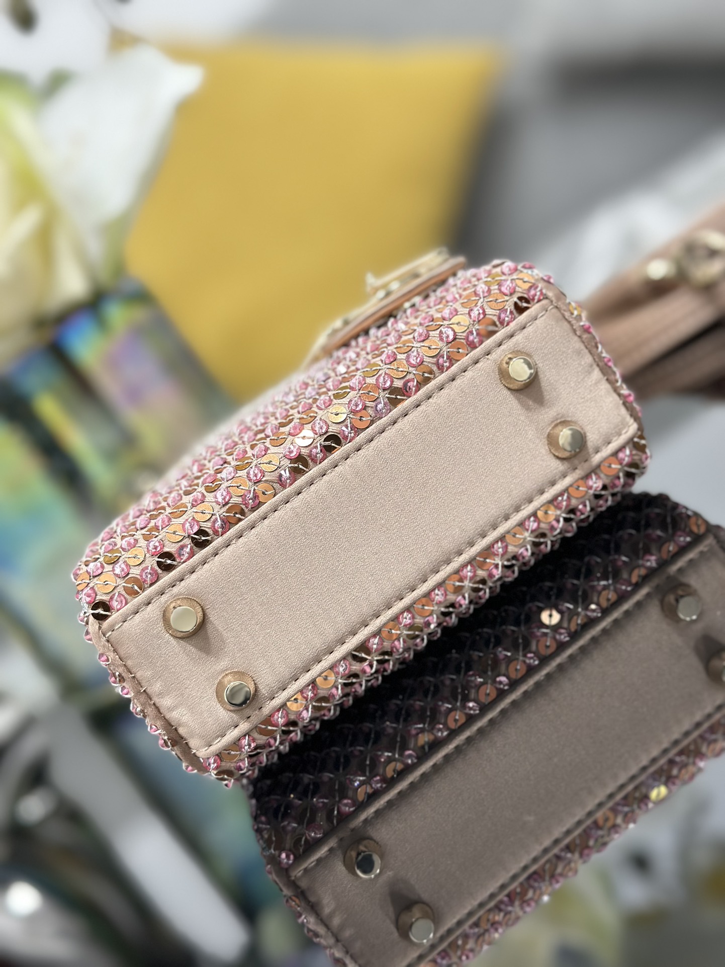 高仿Dior Lady Dior亮片迷你包 粉金色時尚手提包| 10 高仿Dior Lady Dior亮片迷你包 粉金色時尚手提包