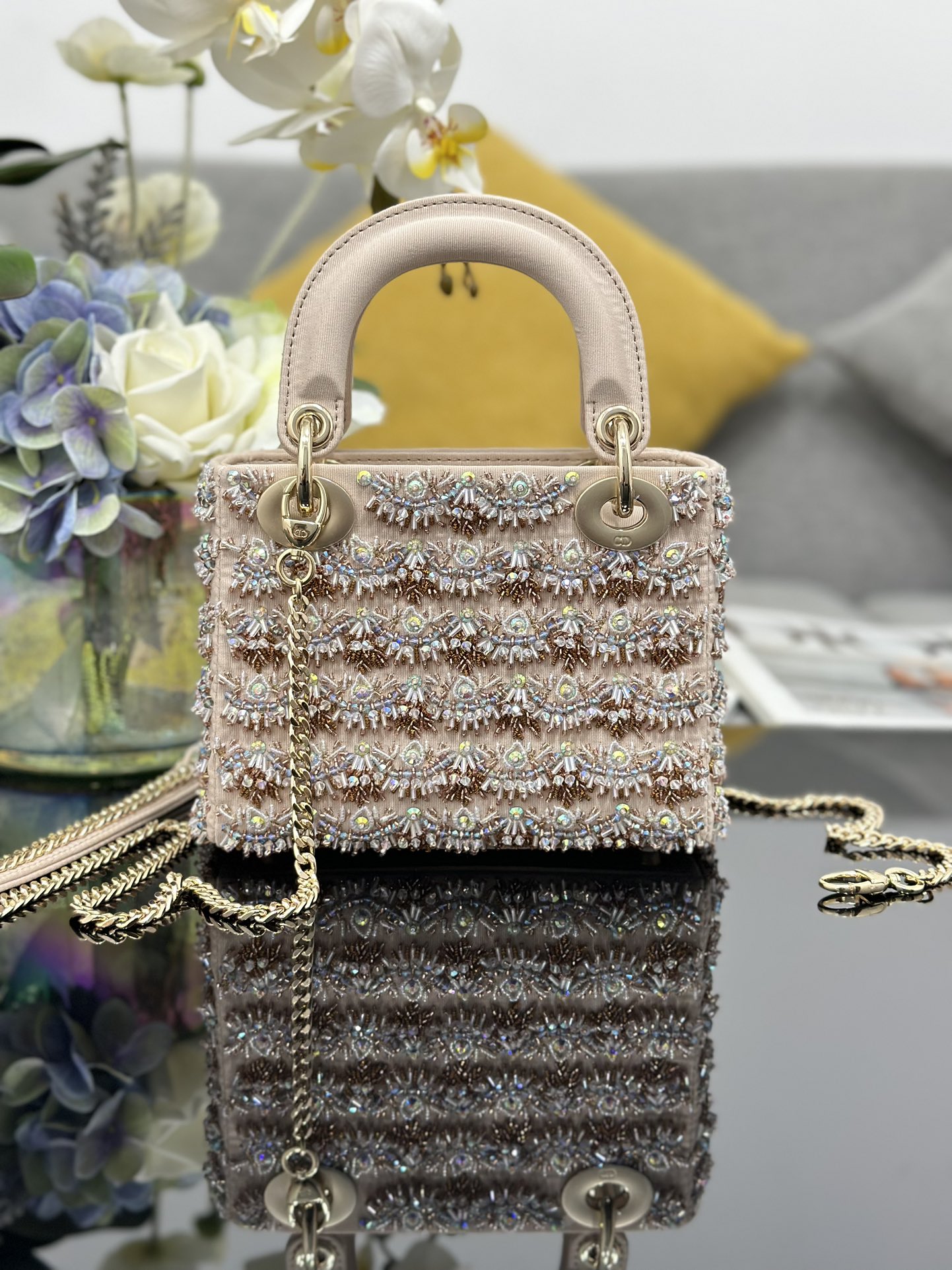 高仿Dior Lady Dior粉裸色珠飾鏈條包 精品斜背女包| 14 高仿Dior Lady Dior粉裸色珠飾鏈條包 精品斜背女包