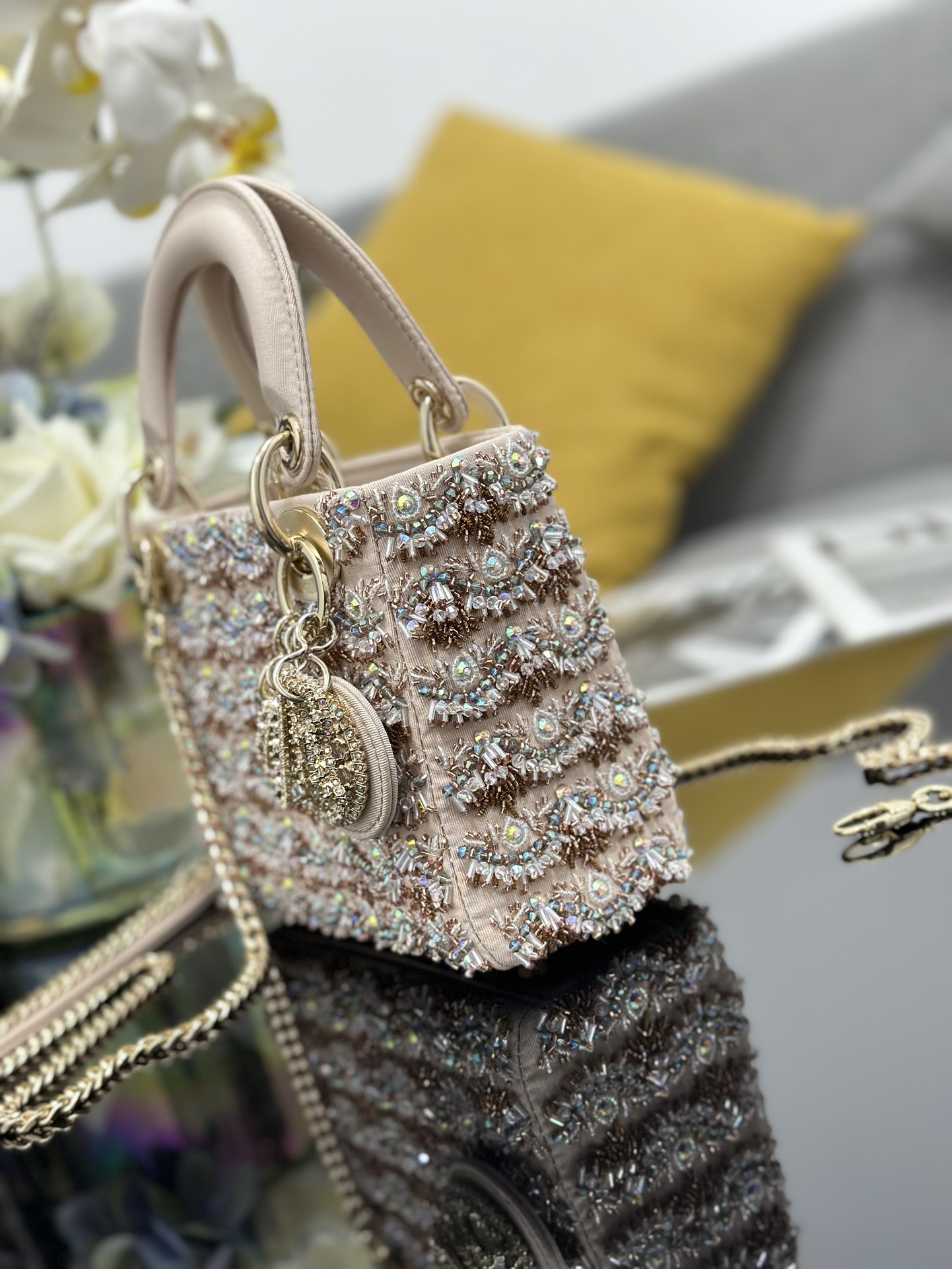 高仿Dior Lady Dior粉裸色珠飾鏈條包 精品斜背女包| 13 高仿Dior Lady Dior粉裸色珠飾鏈條包 精品斜背女包