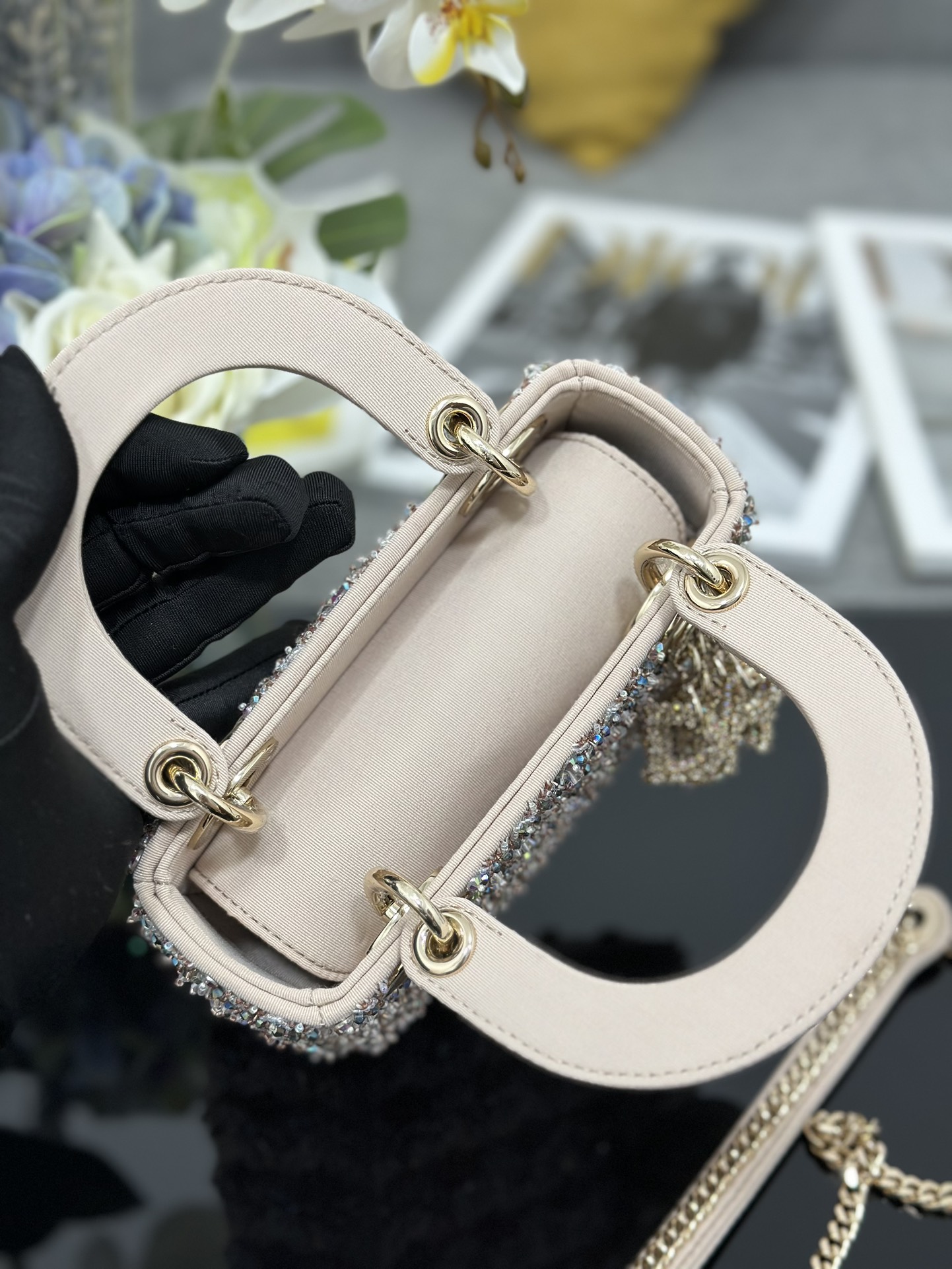 高仿Dior Lady Dior粉裸色珠飾鏈條包 精品斜背女包| 9 高仿Dior Lady Dior粉裸色珠飾鏈條包 精品斜背女包
