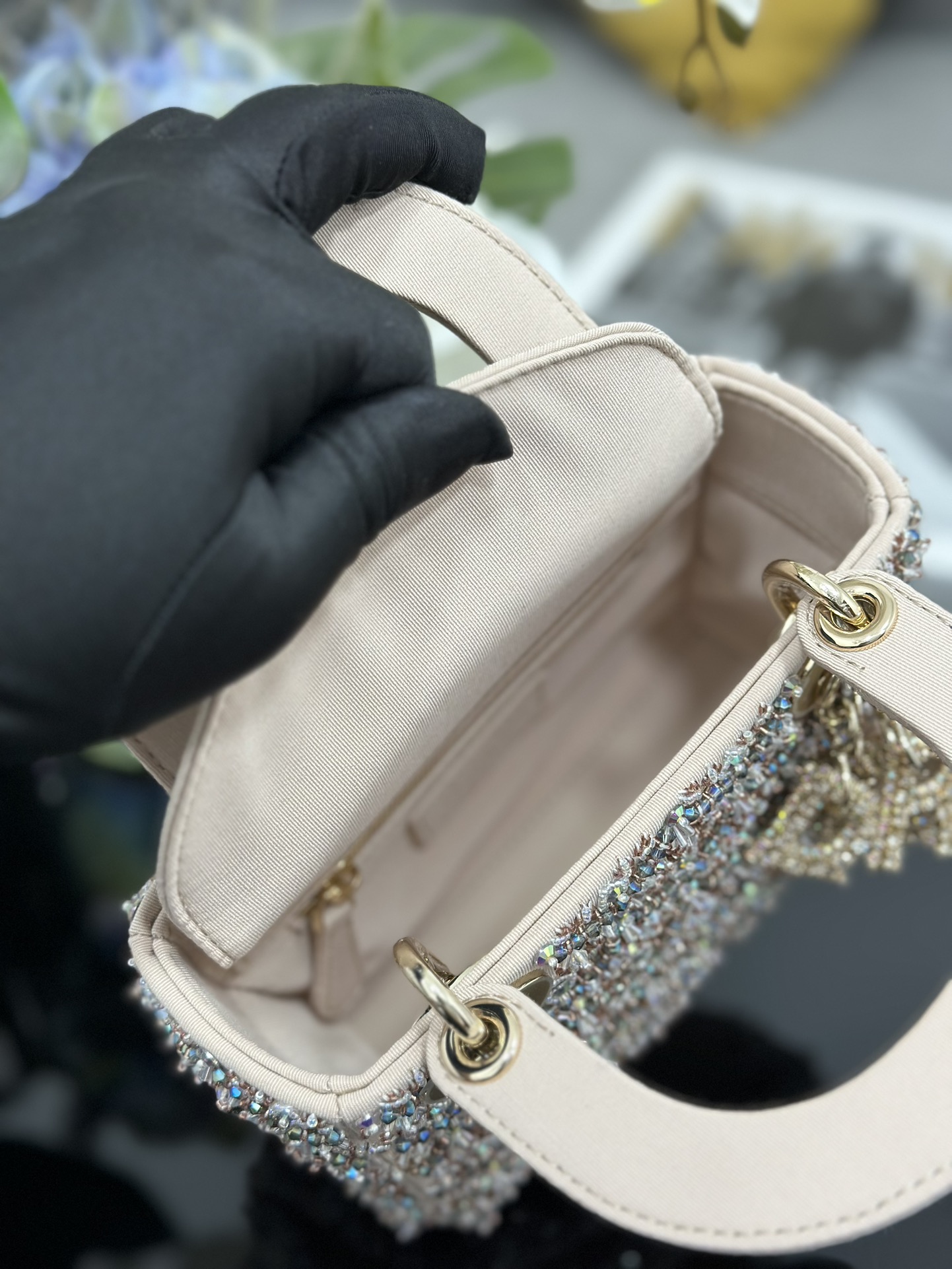 高仿Dior Lady Dior粉裸色珠飾鏈條包 精品斜背女包| 8 高仿Dior Lady Dior粉裸色珠飾鏈條包 精品斜背女包