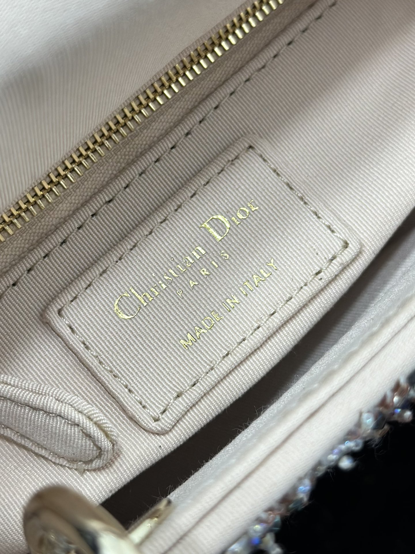 高仿Dior Lady Dior粉裸色珠飾鏈條包 精品斜背女包| 7 高仿Dior Lady Dior粉裸色珠飾鏈條包 精品斜背女包