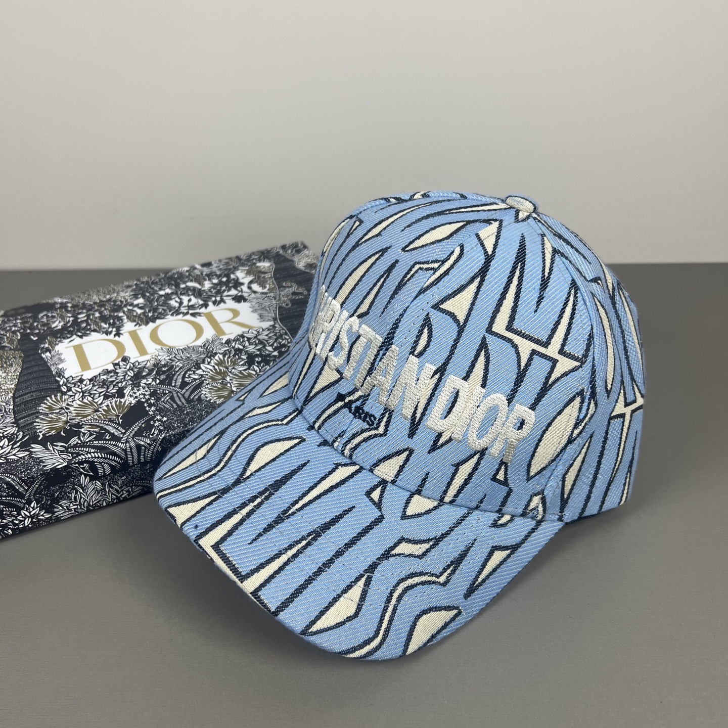 Dior高仿淺藍字母刺繡棒球帽時尚休閒鴨舌帽| 8 Dior高仿淺藍字母刺繡棒球帽時尚休閒鴨舌帽