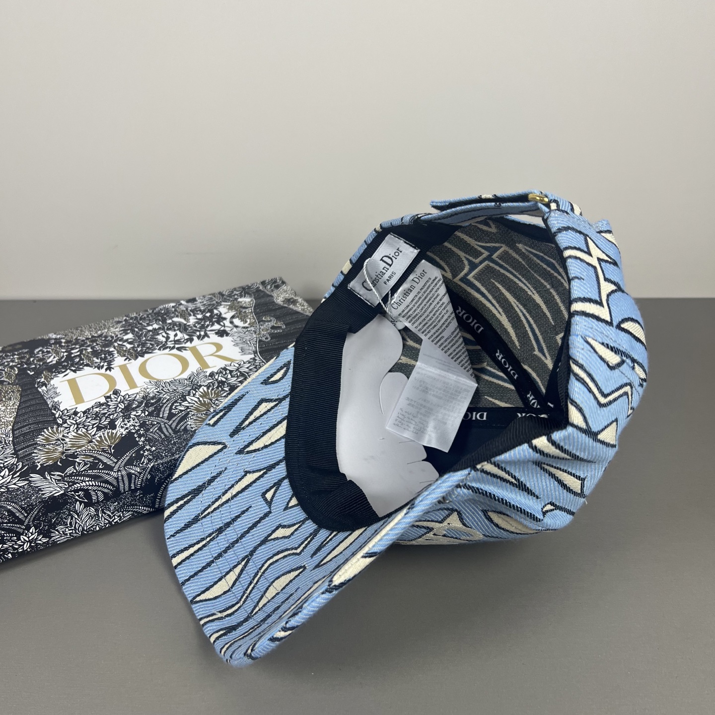 Dior高仿淺藍字母刺繡棒球帽時尚休閒鴨舌帽| 7 Dior高仿淺藍字母刺繡棒球帽時尚休閒鴨舌帽