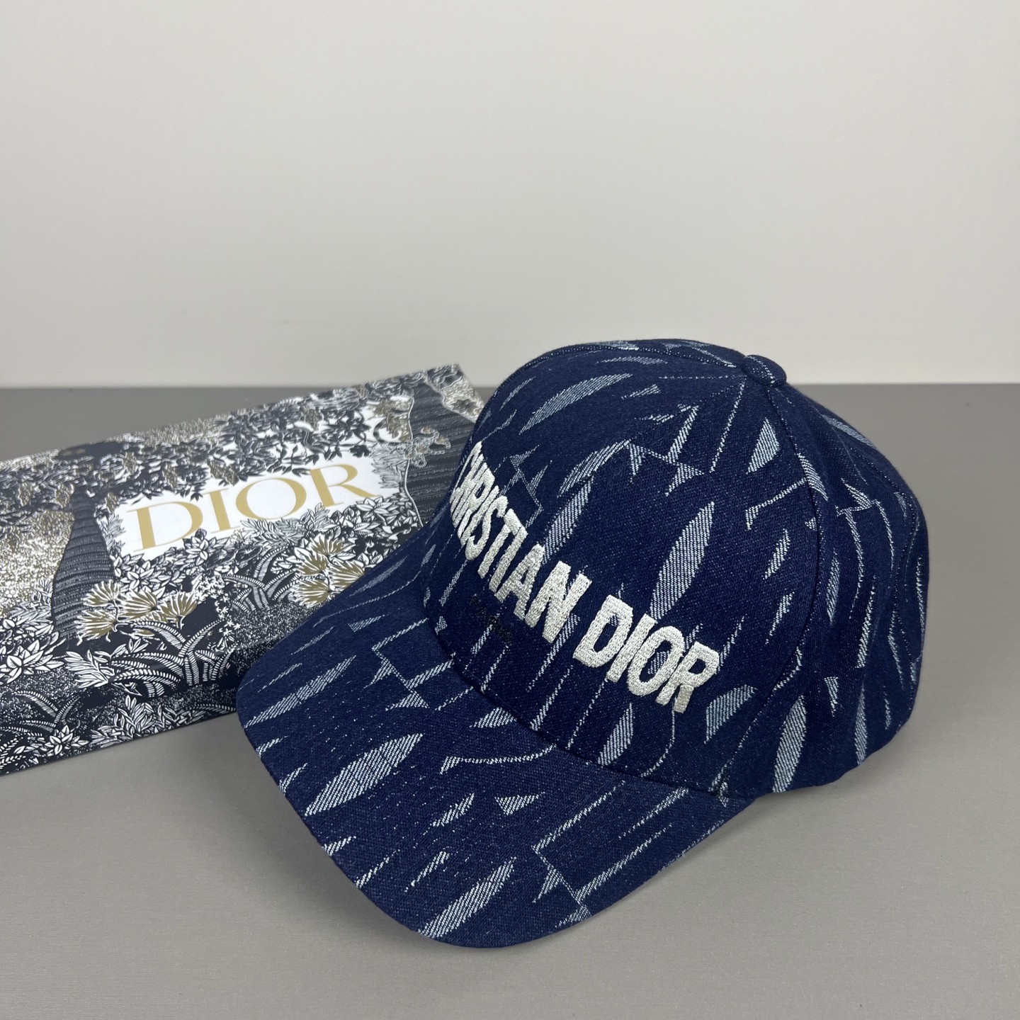 A貨Dior深藍字母棒球帽 精品滿版刺繡帽款| 9 A貨Dior深藍字母棒球帽 精品滿版刺繡帽款