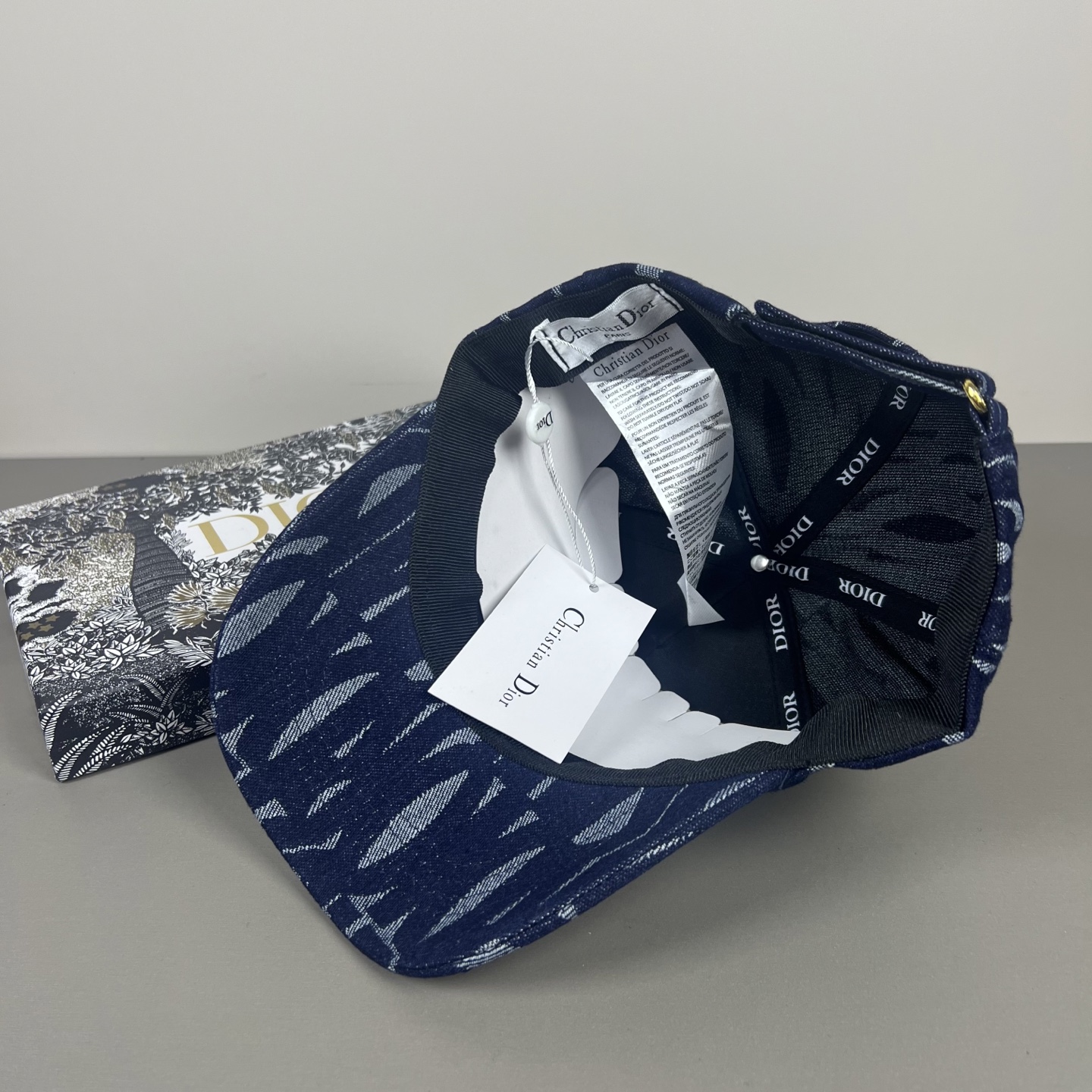 A貨Dior深藍字母棒球帽 精品滿版刺繡帽款| 8 A貨Dior深藍字母棒球帽 精品滿版刺繡帽款