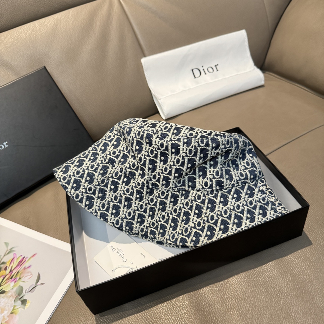 高仿Dior藍色Oblique漁夫帽 精品滿版老花帽款| 8 高仿Dior藍色Oblique漁夫帽 精品滿版老花帽款