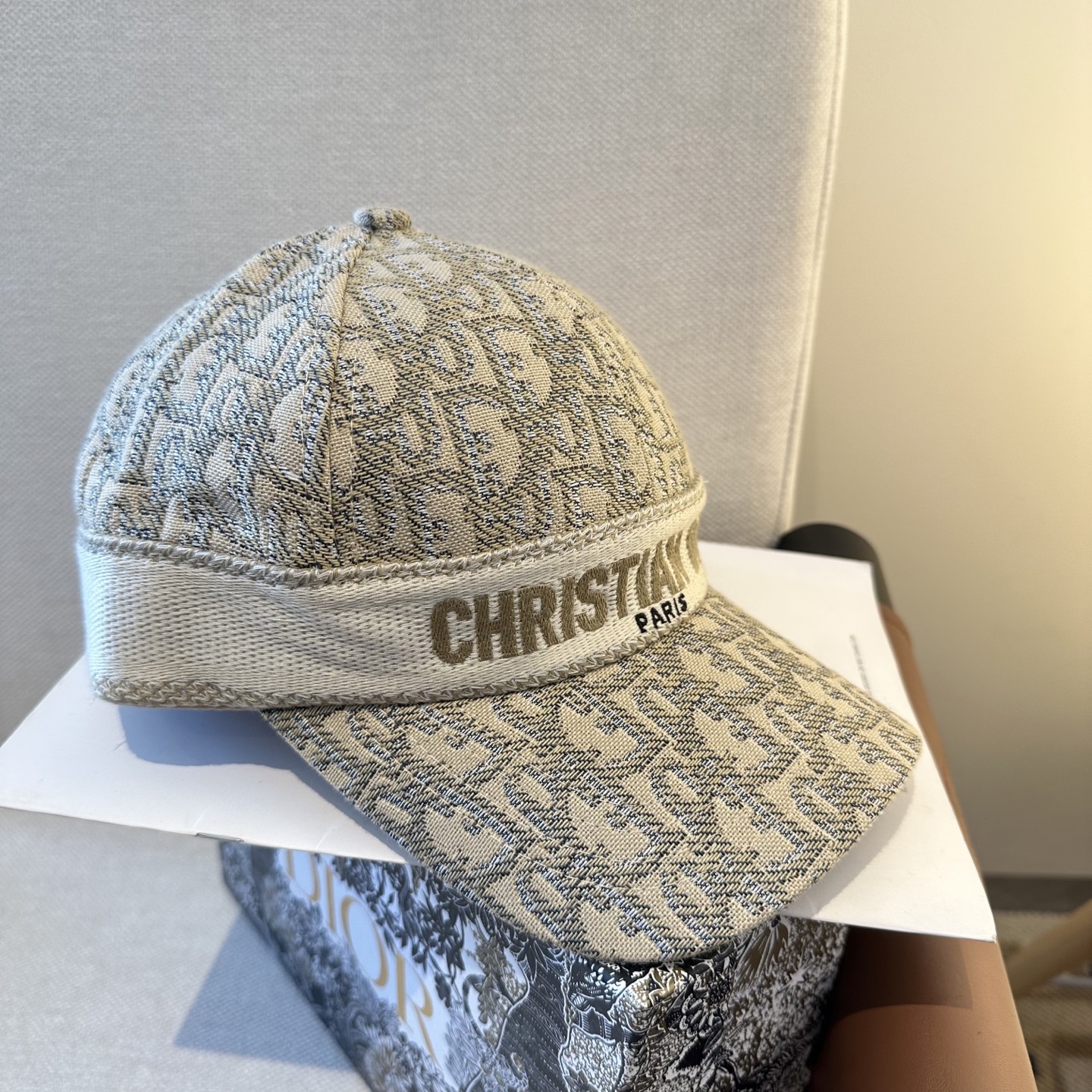 Dior高仿米白老花刺繡棒球帽 精品休閒鴨舌帽| 12 Dior高仿米白老花刺繡棒球帽 精品休閒鴨舌帽