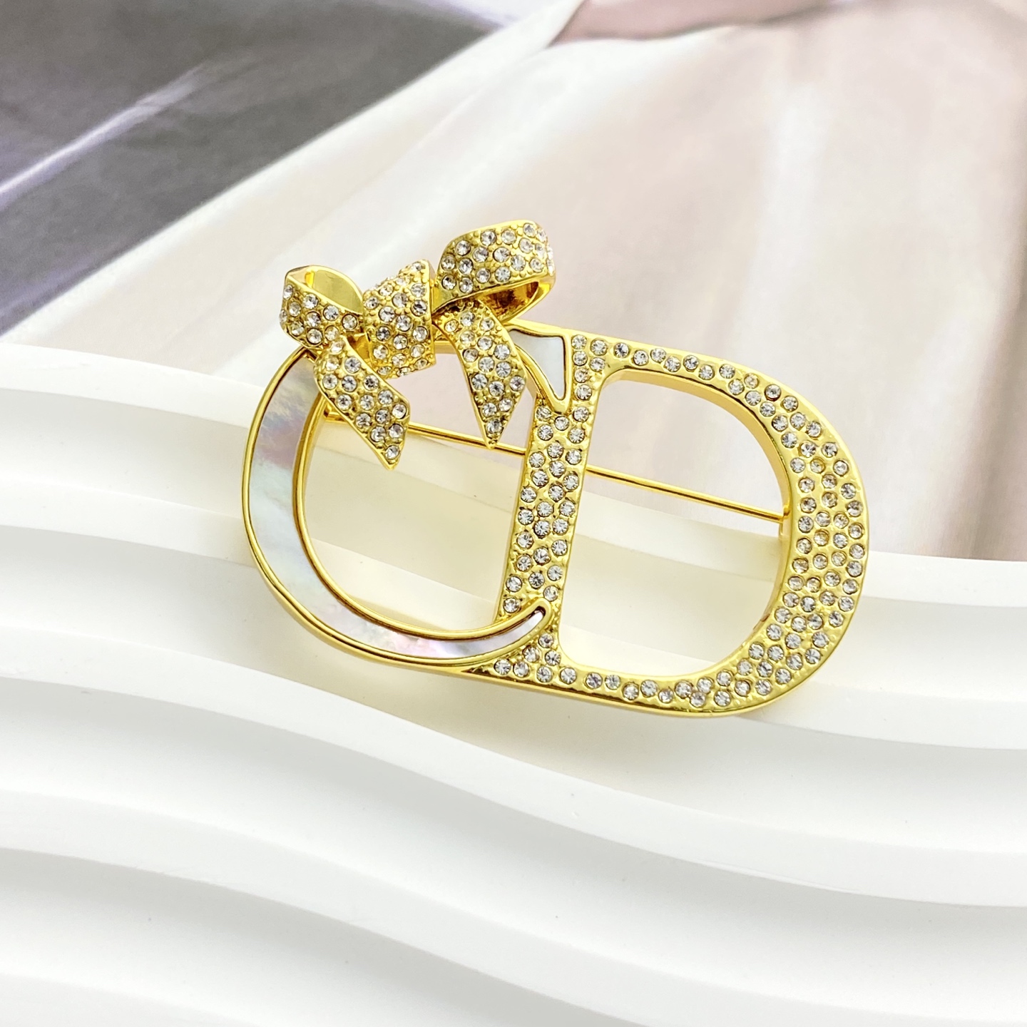 DiorA貨CD蝴蝶結滿鑽胸針高級氣質飾品女款| 14 DiorA貨CD蝴蝶結滿鑽胸針高級氣質飾品女款