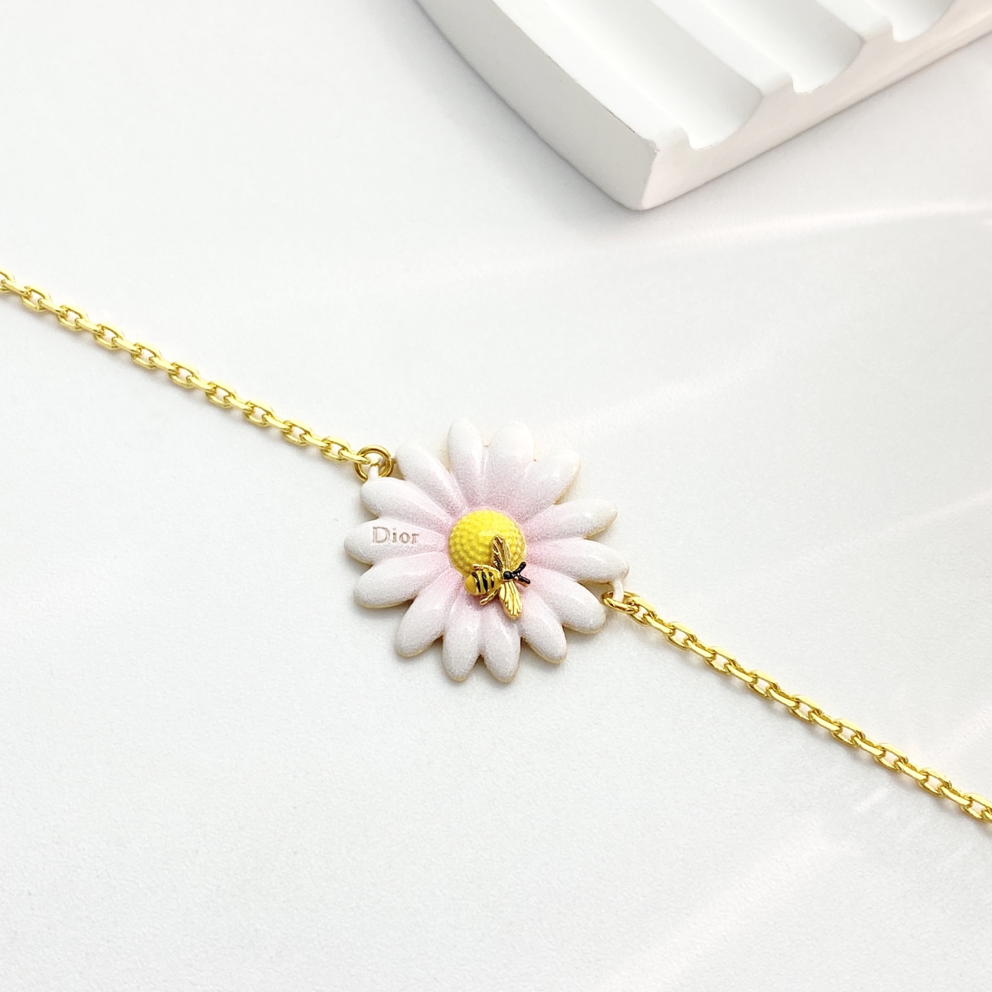 Dior原單小雛菊蜜蜂手鍊甜美輕奢精品飾品女款| 13 Dior原單小雛菊蜜蜂手鍊甜美輕奢精品飾品女款