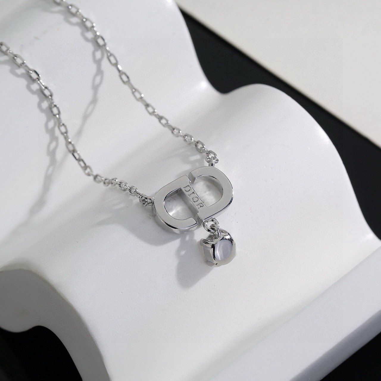 A貨Dior CD鑽石吊墜項鍊女款銀色鎖骨鏈| 10 A貨Dior CD鑽石吊墜項鍊女款銀色鎖骨鏈