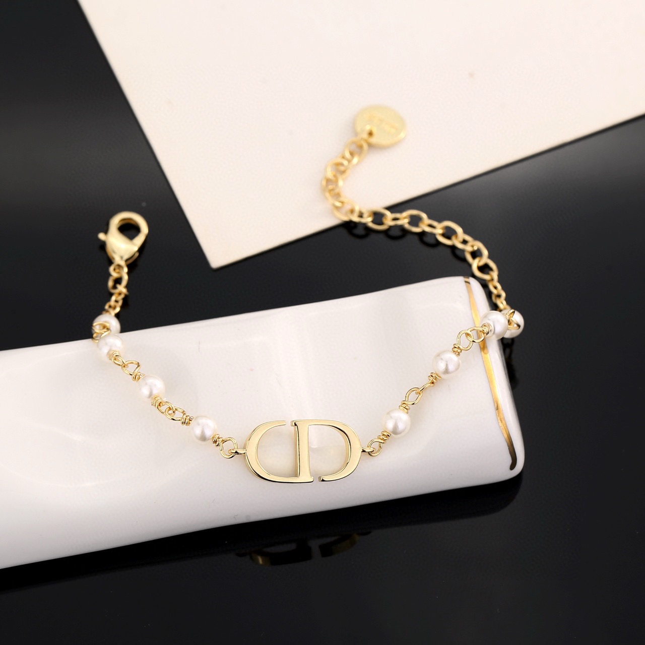 高仿 Dior CD珍珠字母手鏈女款輕奢百搭手環| 10 高仿 Dior CD珍珠字母手鏈女款輕奢百搭手環
