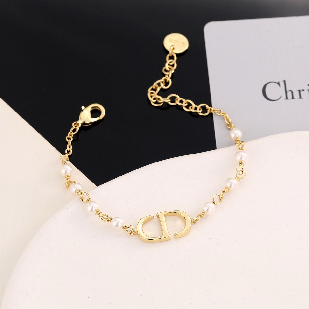 高仿 Dior CD珍珠字母手鏈女款輕奢百搭手環| 8 高仿 Dior CD珍珠字母手鏈女款輕奢百搭手環