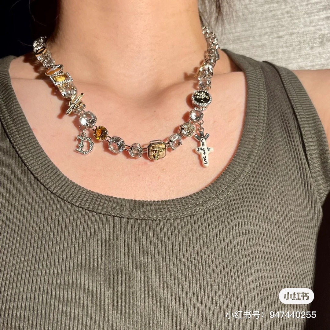 高仿 Dior彩鑽字母頸鏈女款潮流精品項鍊| 6 高仿 Dior彩鑽字母頸鏈女款潮流精品項鍊
