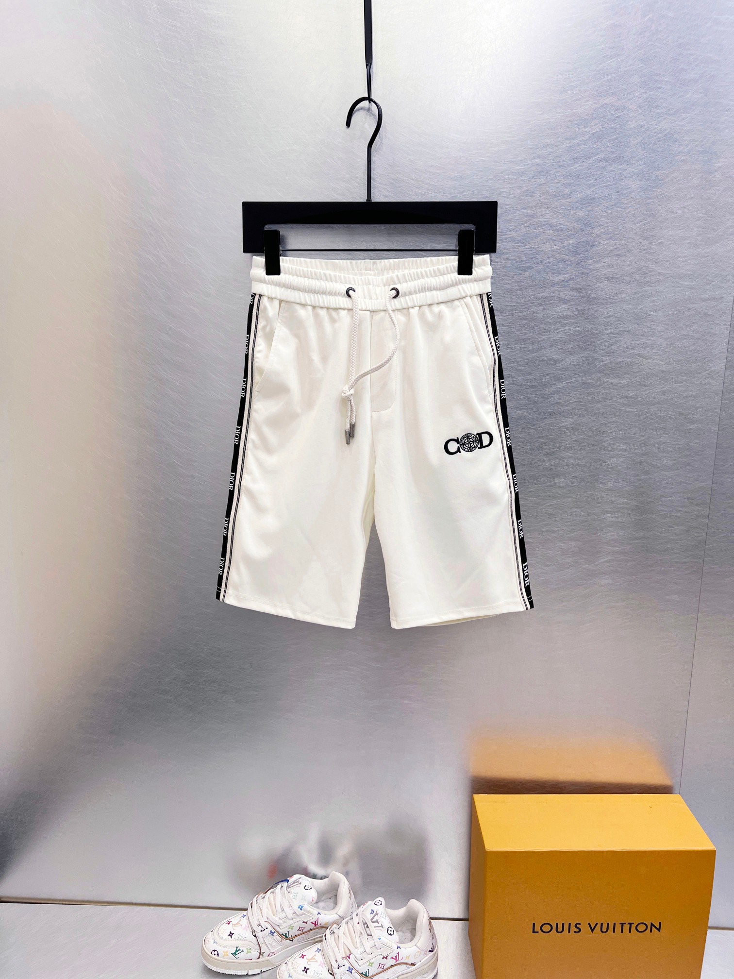 Dior高仿白色CD刺繡運動短褲男士休閒五分褲| 12 Dior高仿白色CD刺繡運動短褲男士休閒五分褲