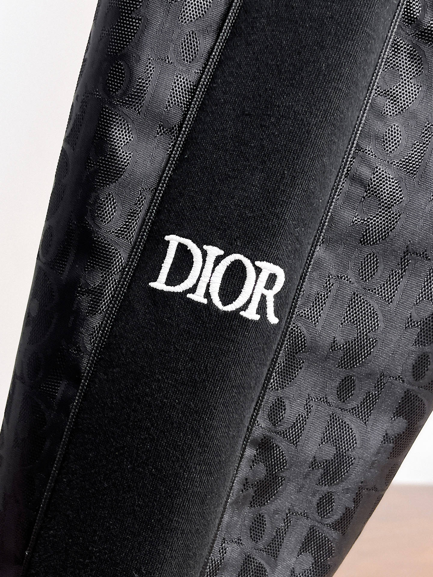 一比一 Dior黑色側邊老花運動長褲精品休閒直筒褲| 11 一比一 Dior黑色側邊老花運動長褲精品休閒直筒褲