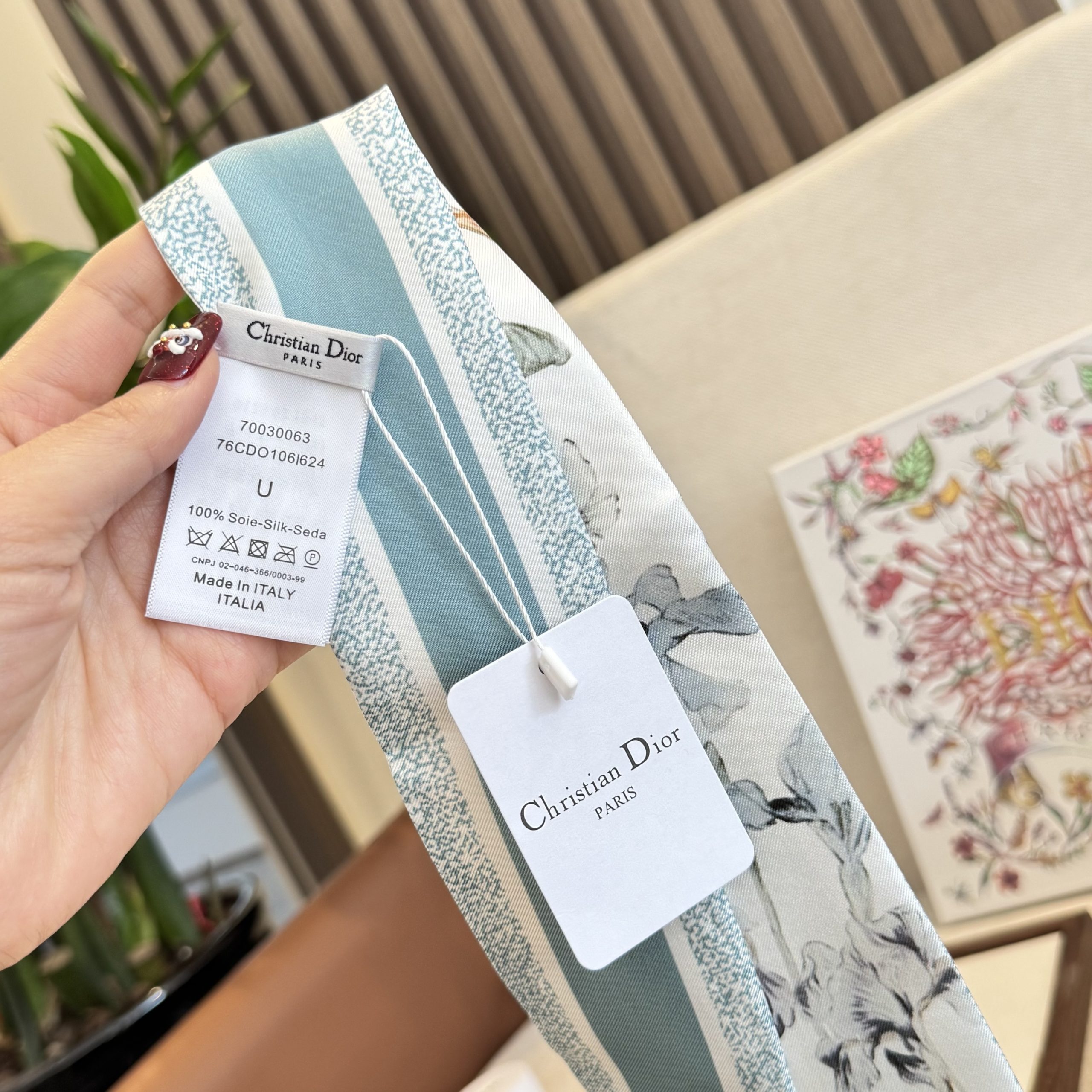 Dior高仿藍灰花卉印花雙面絲巾緞帶髮飾| 12 Dior高仿藍灰花卉印花雙面絲巾緞帶髮飾